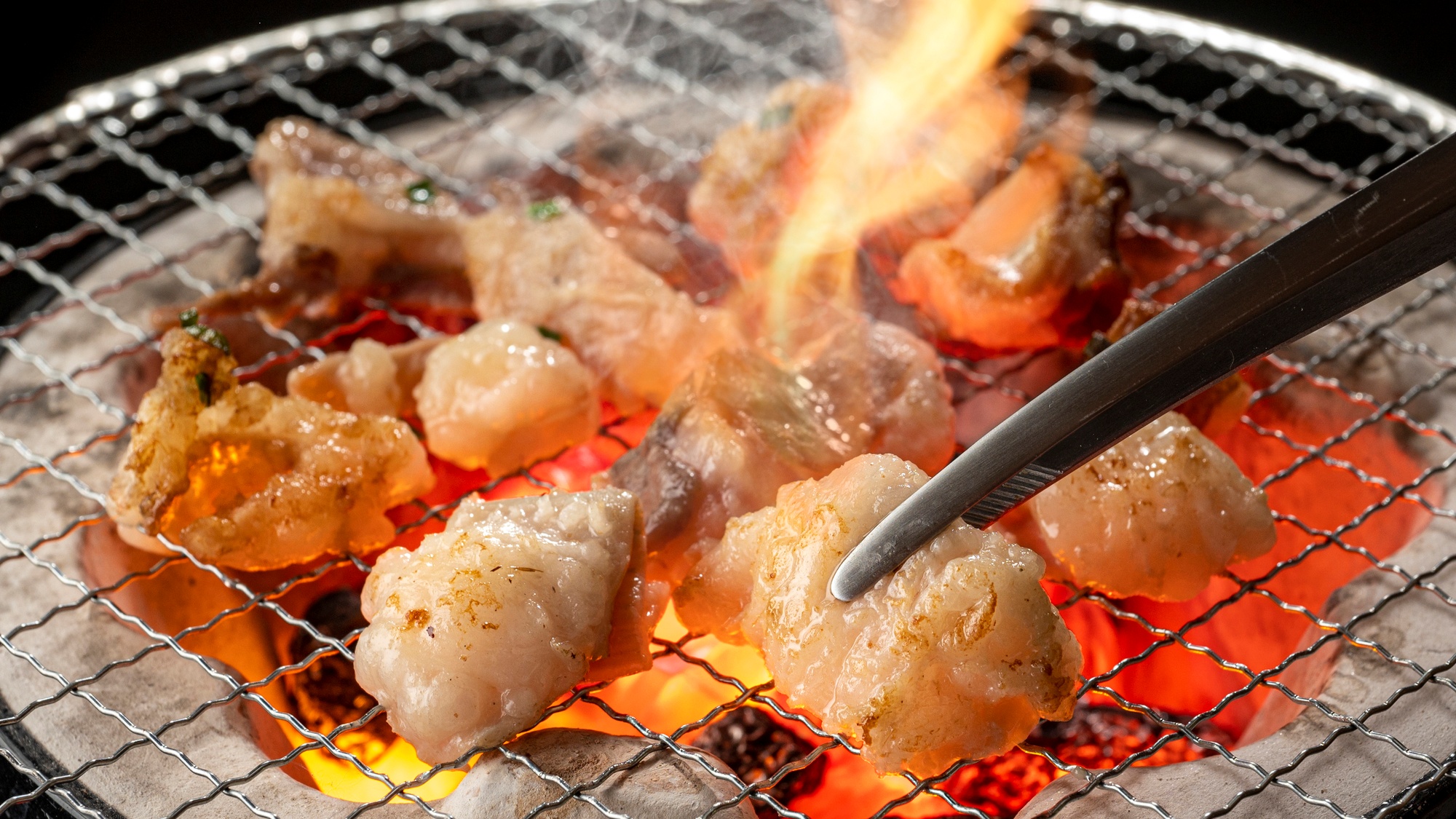 ホテル近くで「味噌ダレもつ」を堪能！※イメージ