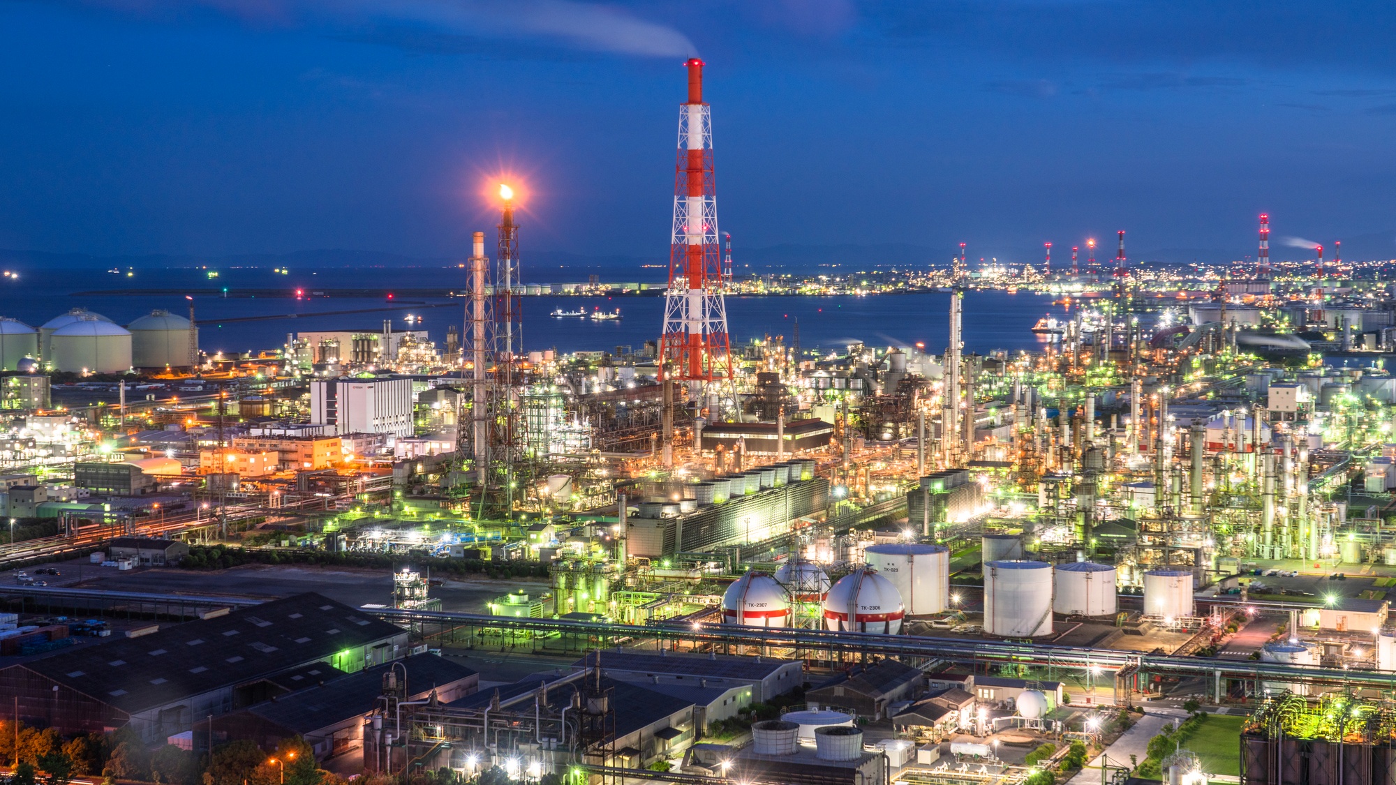 【当館から車で約20分】四日市港ポートビルからの夜景が楽しめる「四日市コンビナート夜景」