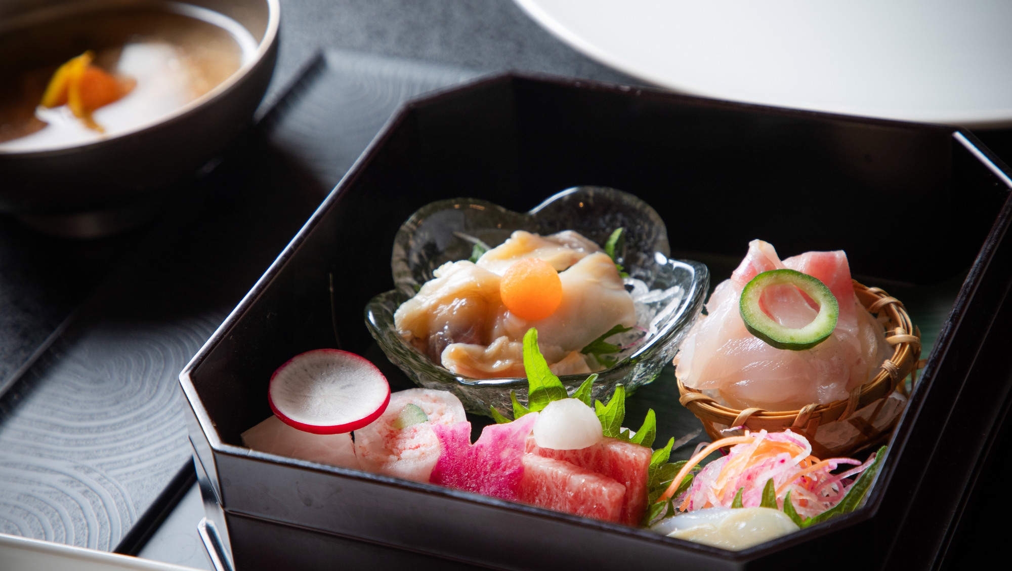 【LUXDAYSポイント11倍】半個室食事処で和洋創作会席を堪能／1泊2食