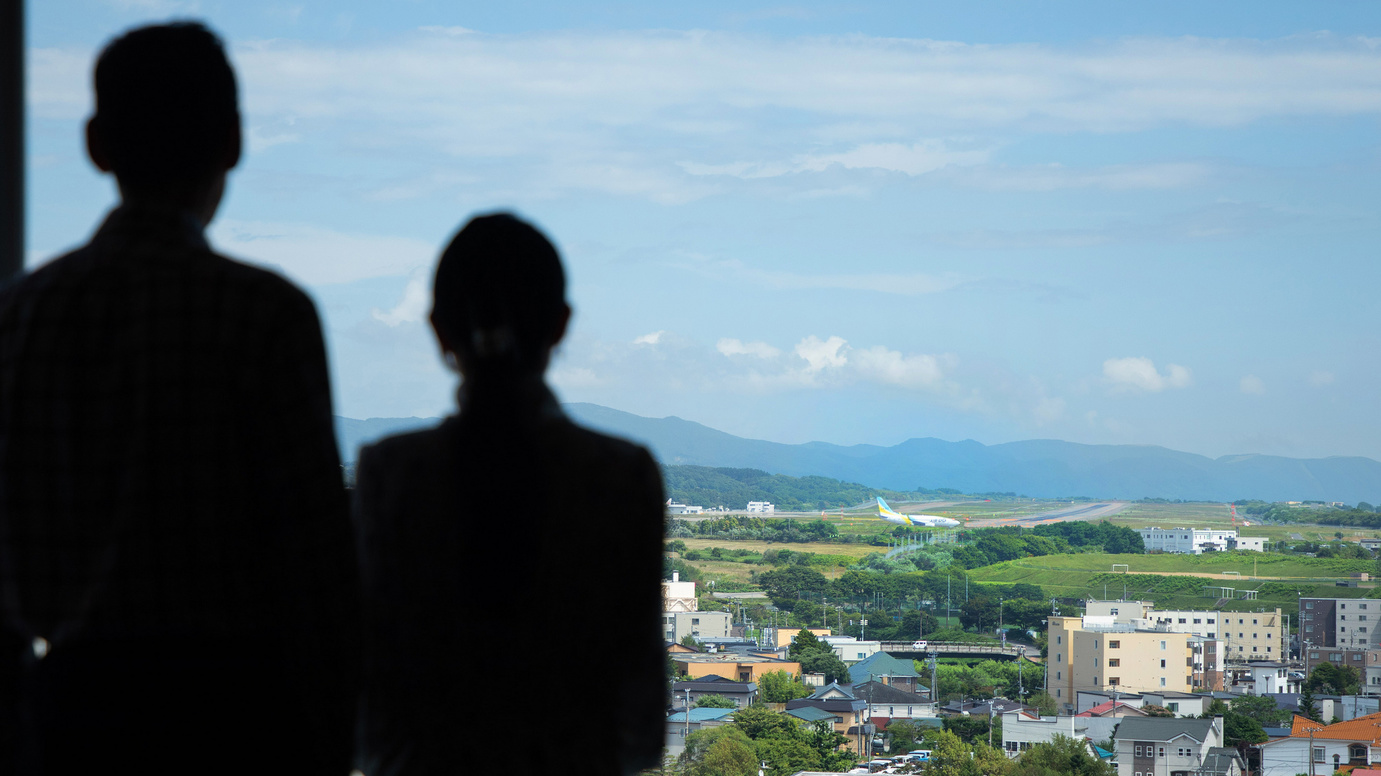 【旅サラダ放映記念】空港滑走路ビュー客室確約◇日本一空港に近い湯の川ならではの景観を／1泊2食