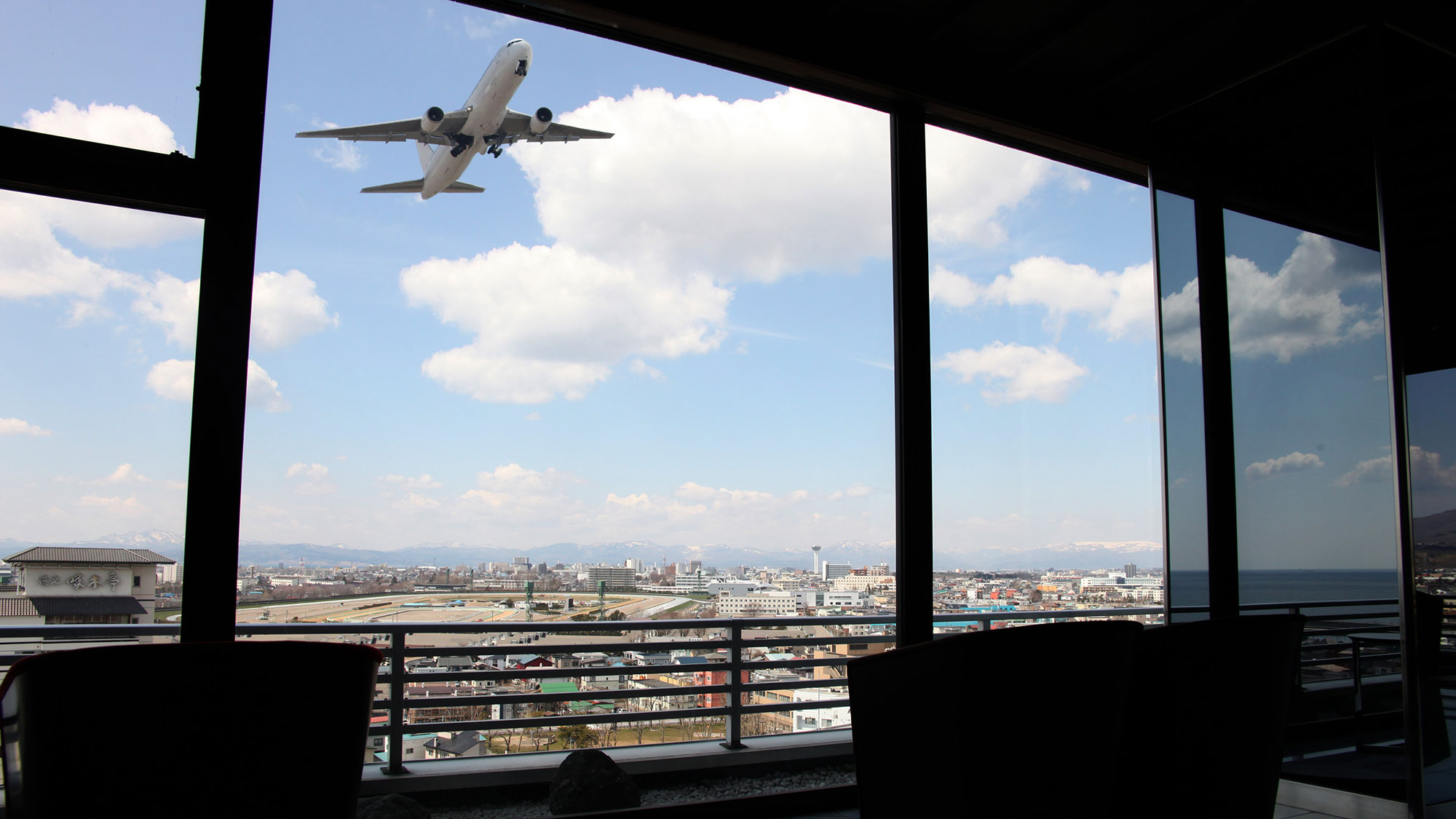 【SKY SALON BOUKYOU】函館空港からすぐそばの立地。