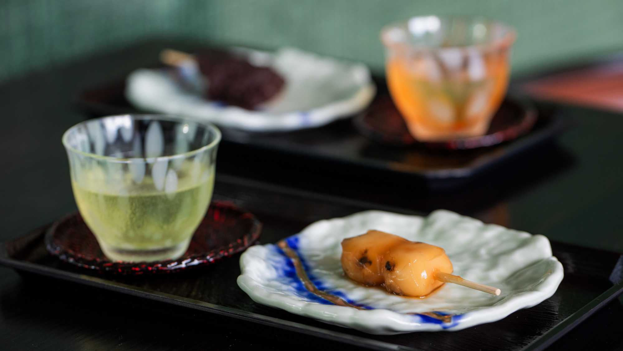 【ｳｫｰﾀｰｻｲﾄﾞｶﾌチェックイン時のおもてなし。函館の老舗菓子店「銀月」のお団子とお茶※イメージ