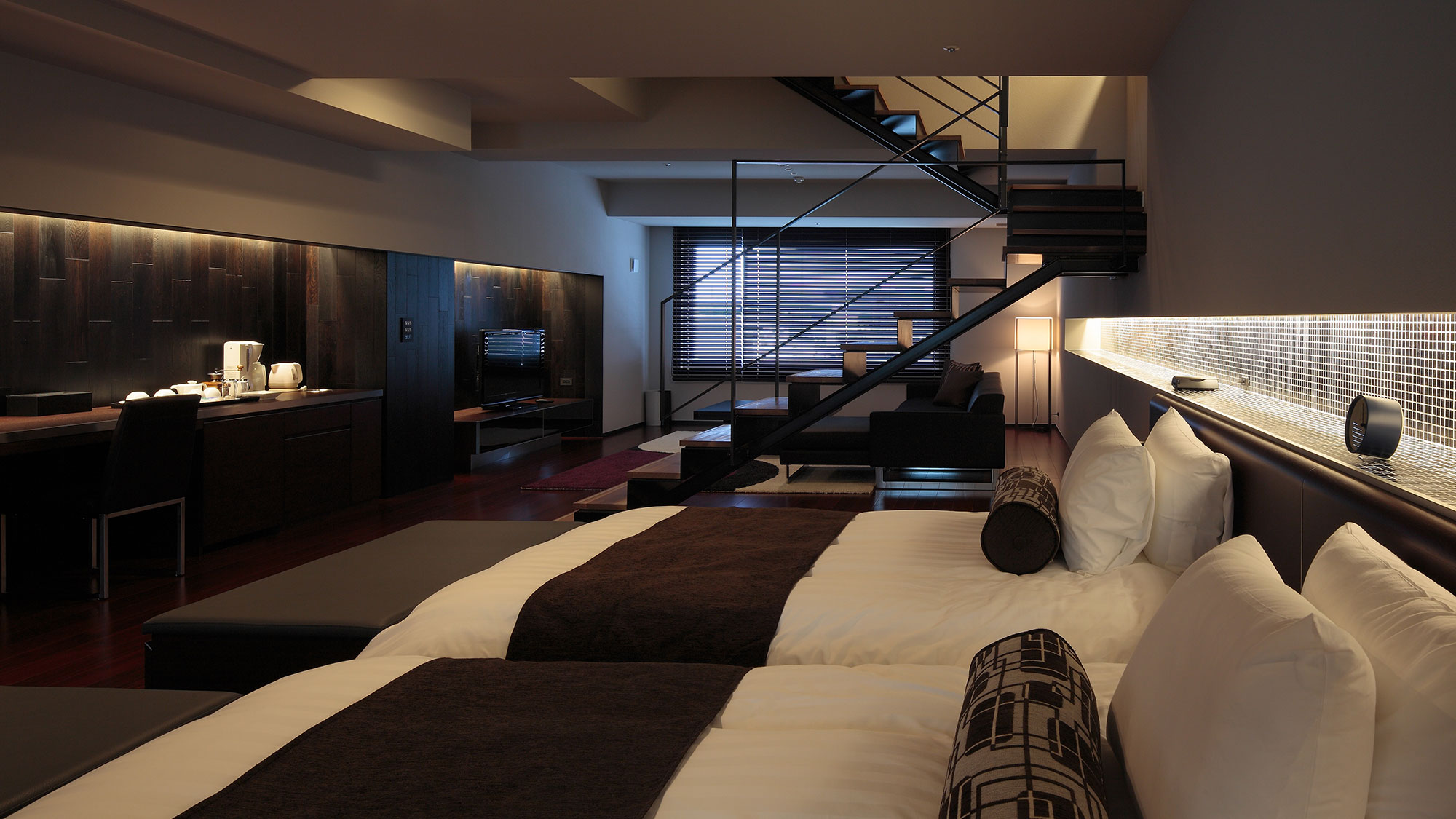 【SUITE一例】120㎡のスイートルーム。セミダブルのベッドでリラックス。