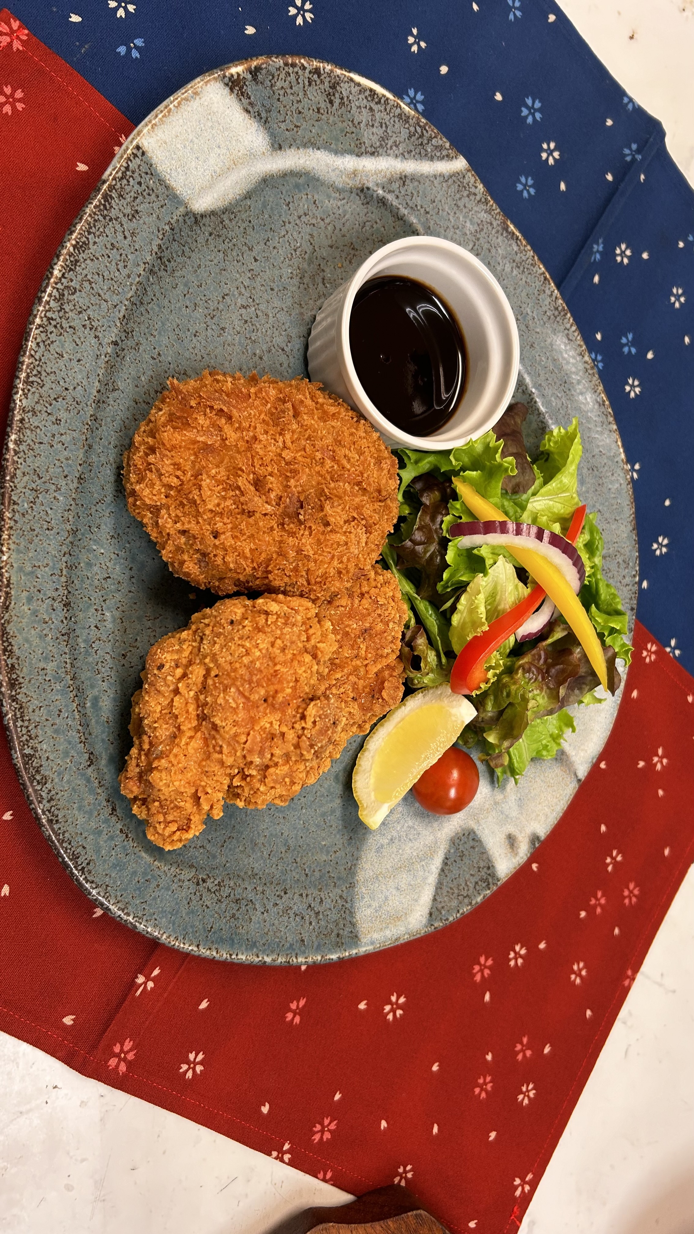 ゴロ家のコロッケ監修★ジューシーなメンチカツとザクザク骨付きチキン★