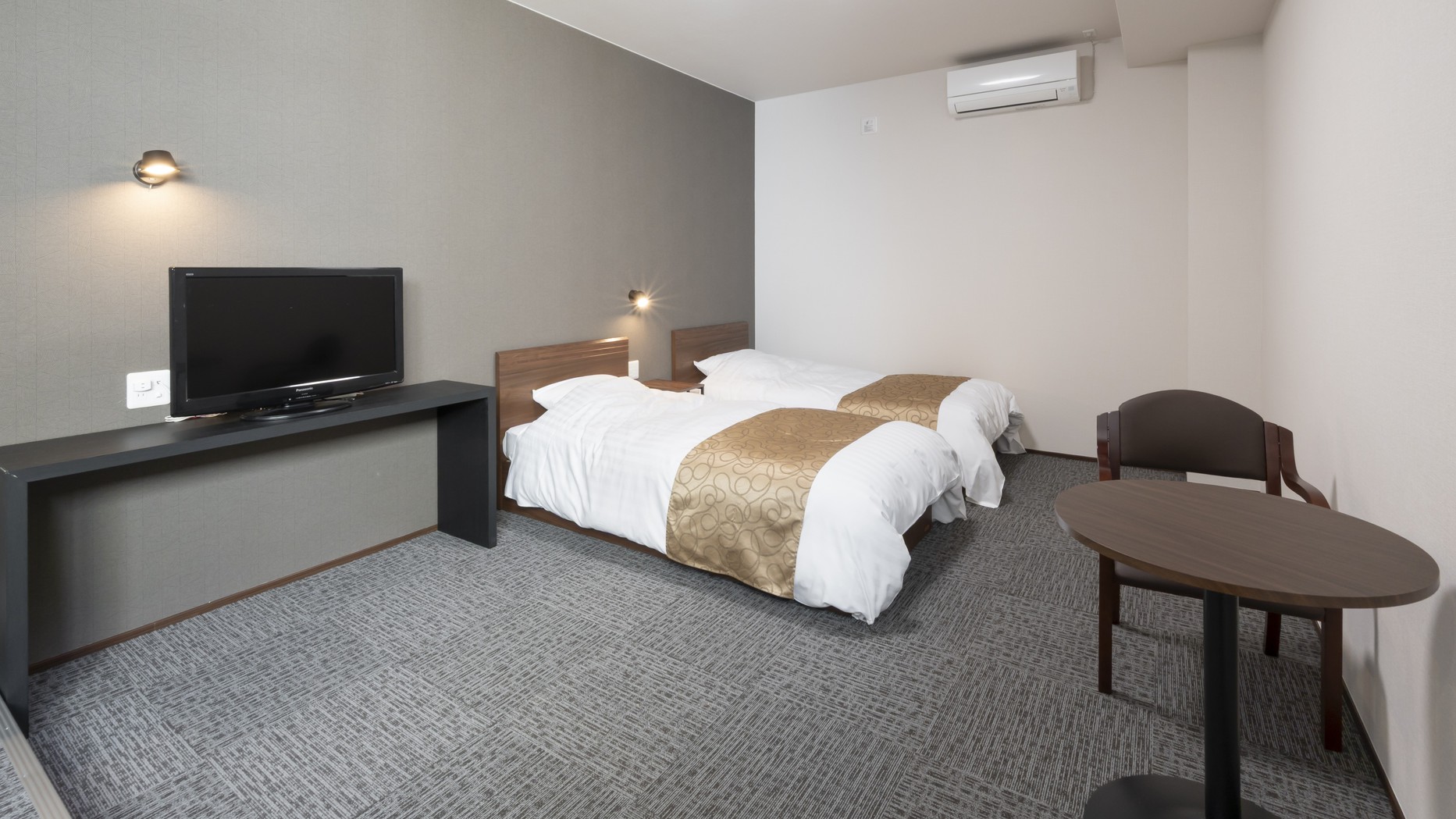 洋室ツイン「窓なし・シャワー付き」