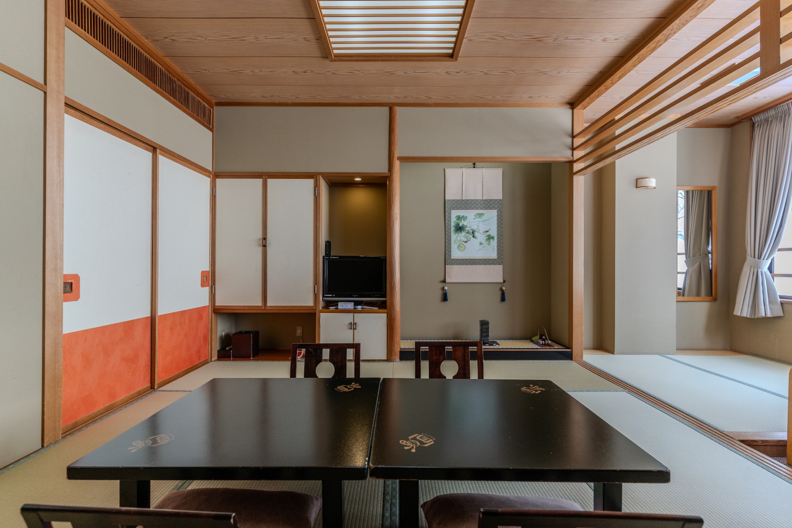 高龍館＊和室10畳＋2畳＊バス・トイレ付