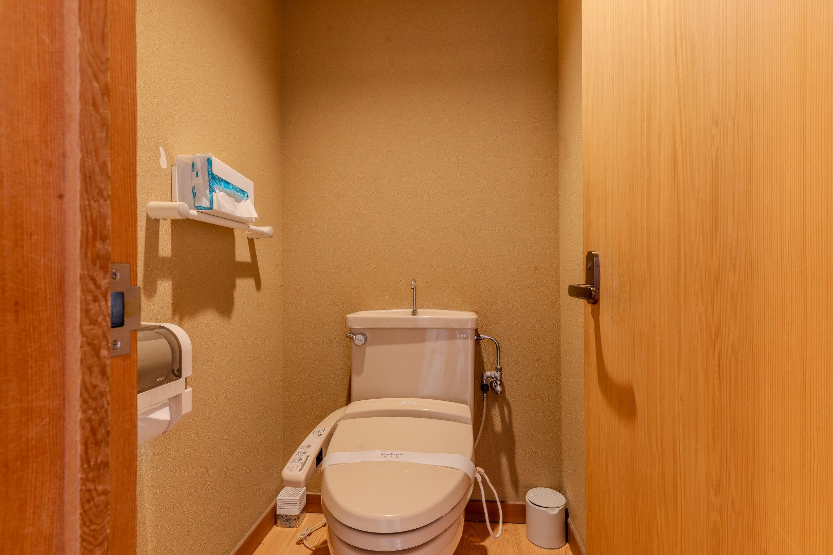 高龍館＊和室10畳＋2畳＊バス・トイレ付