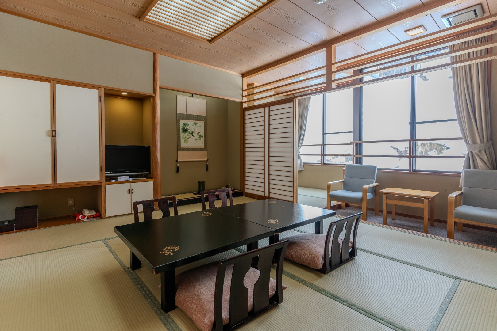 高龍館＊和室10畳＋2畳＊バス・トイレ付