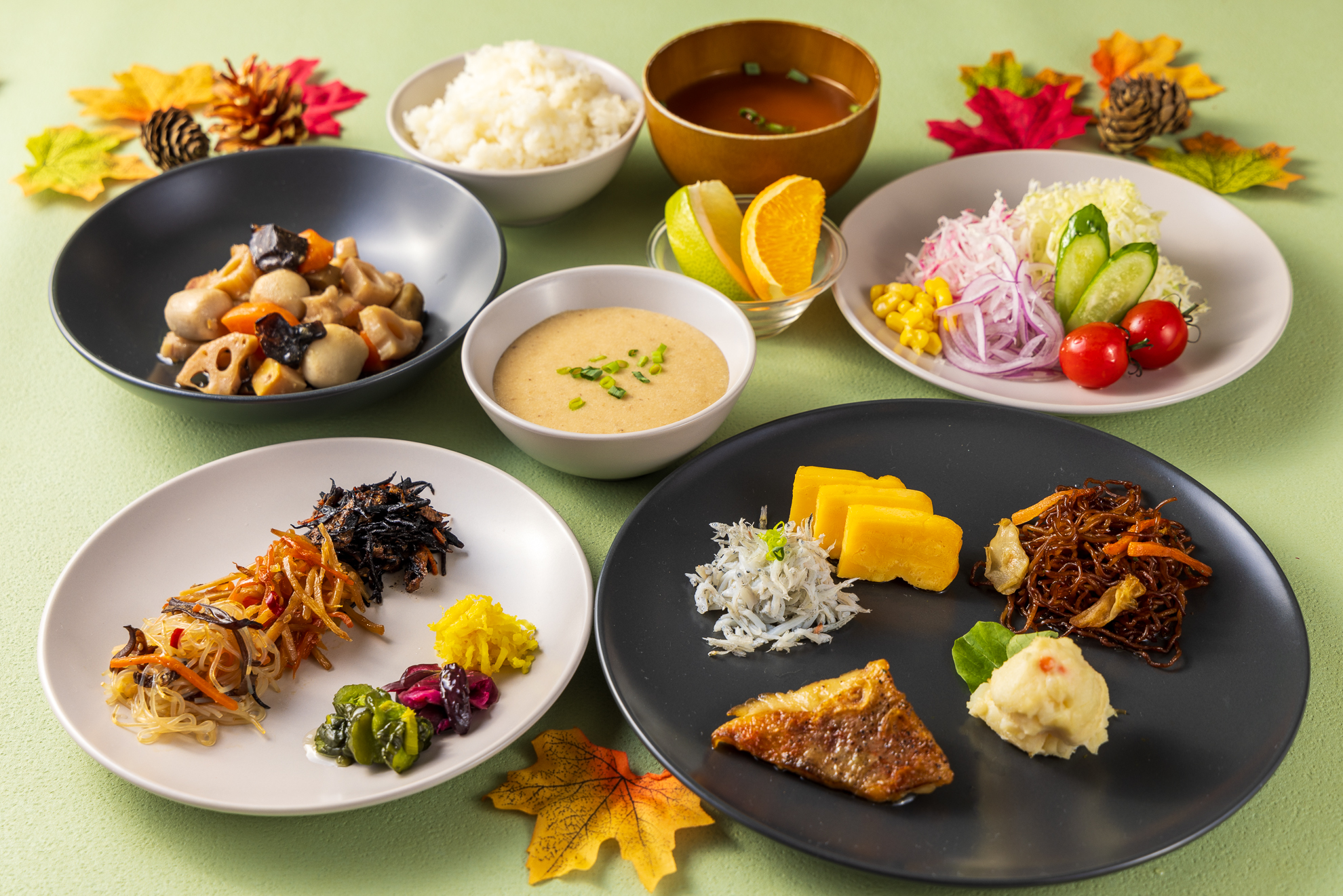 朝食(和食メニュー)盛り付け例　※仕入れ状況によりメニューは変わります