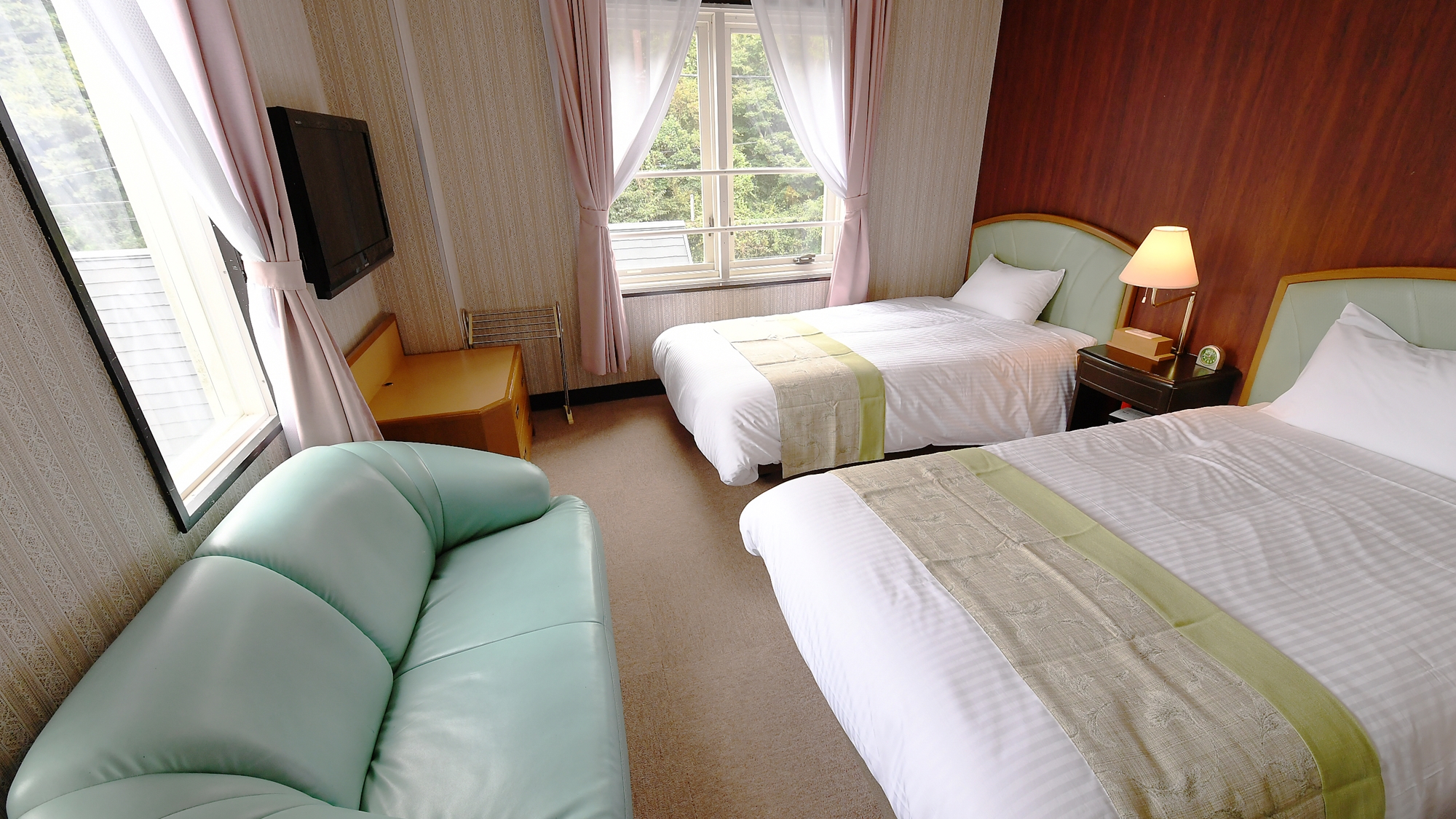 【洋室】ツイン　上質な寝室でゆっくりとお休みいただけます♪