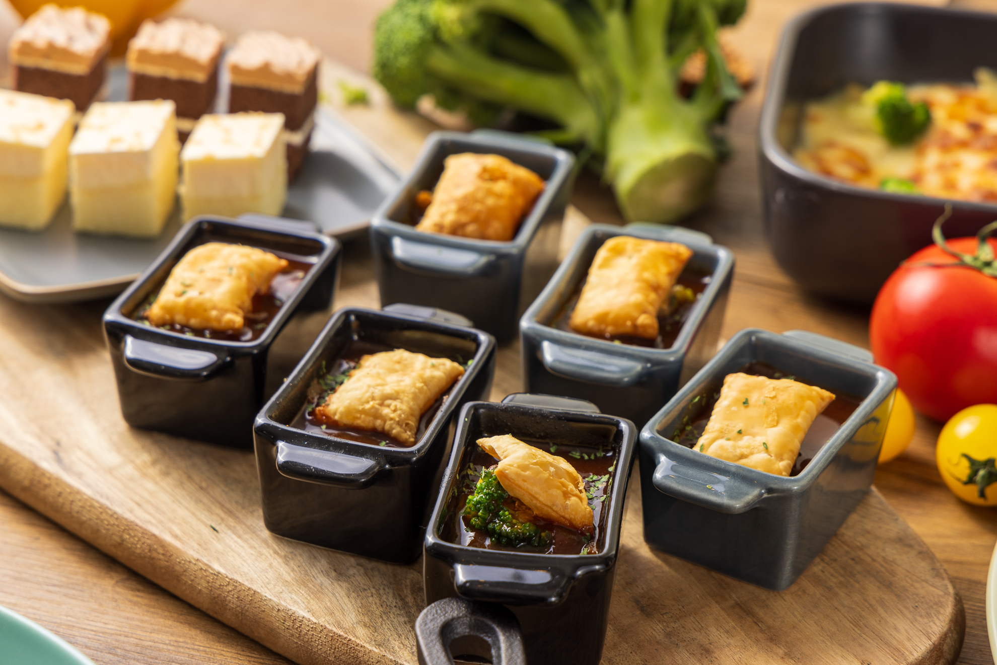 牛すじのビーフストロガノフパイ　　※メニュー 一例