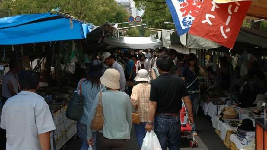 【周辺観光】日曜市は当館から徒歩10分