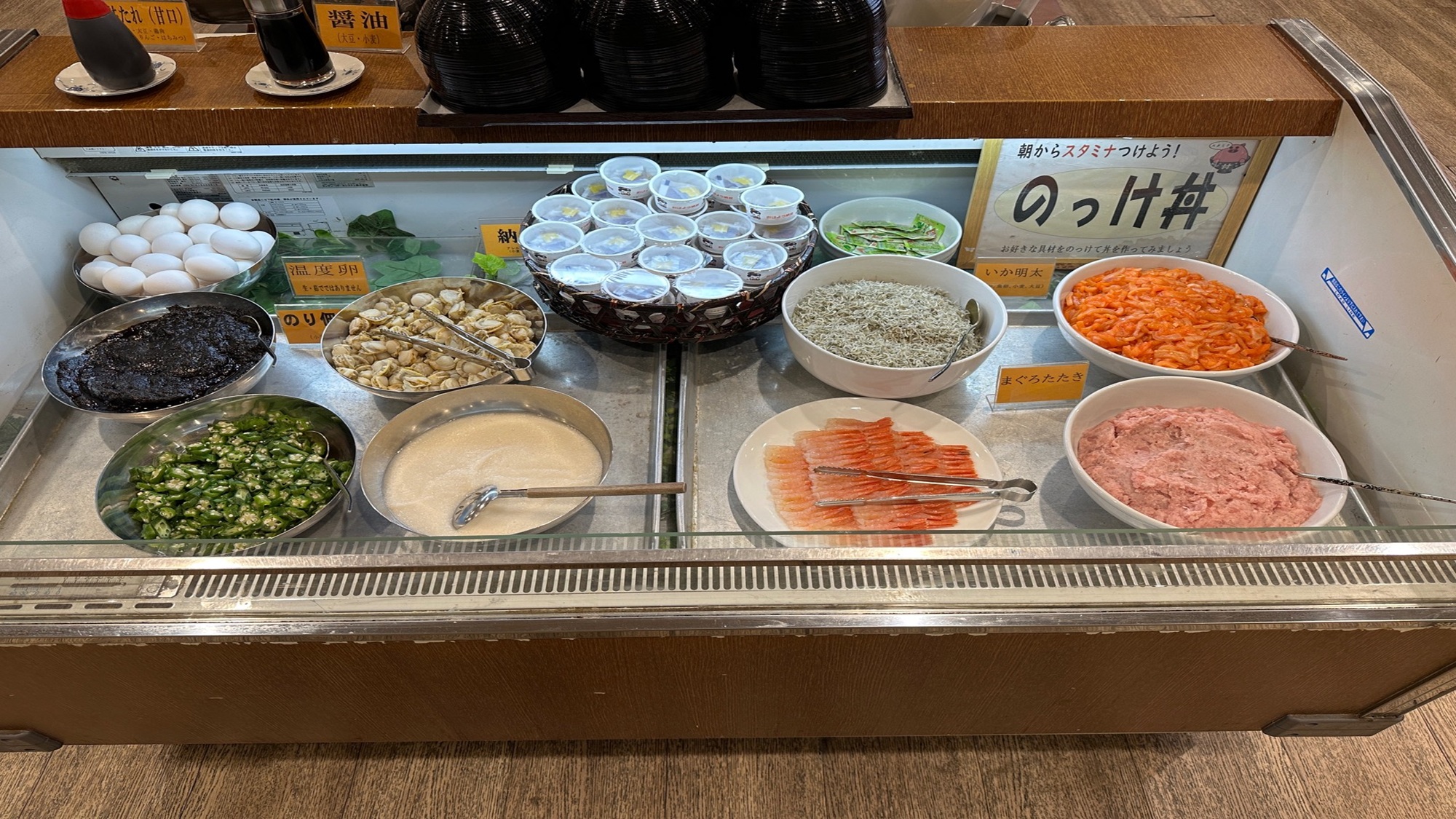 朝食バイキングのっけ丼
