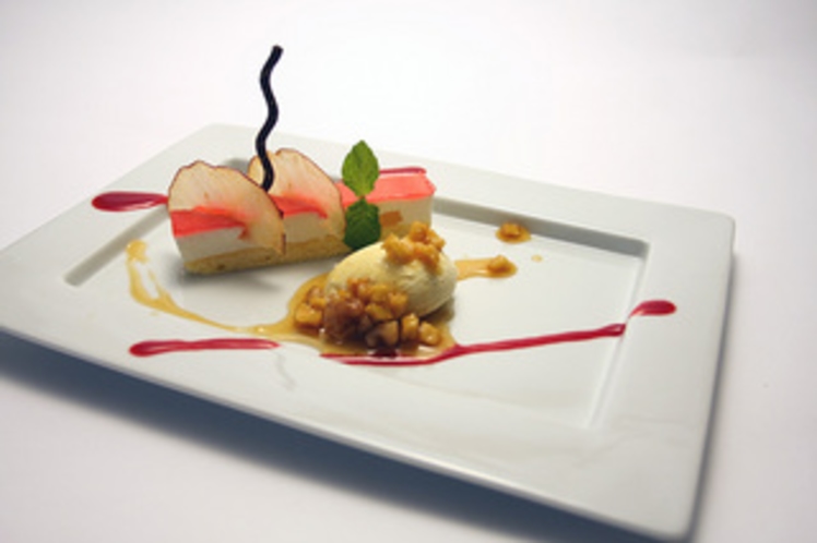 林檎のムース胡桃とバニラアイス、林檎のキャラメルソース(2013秋)