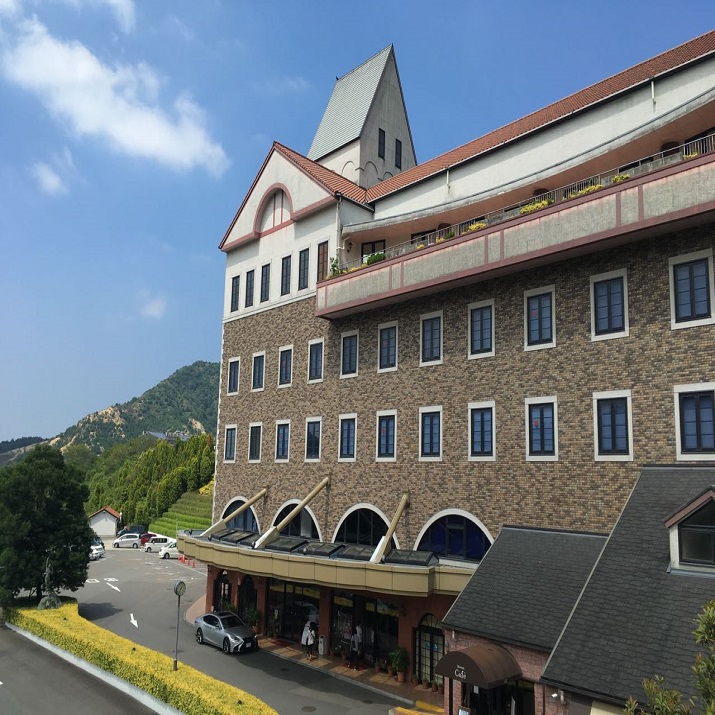 新居浜から一足伸ばして：タオル美術館(今治市：ホテルから車で約1時間)★タオル工場見学もできます。