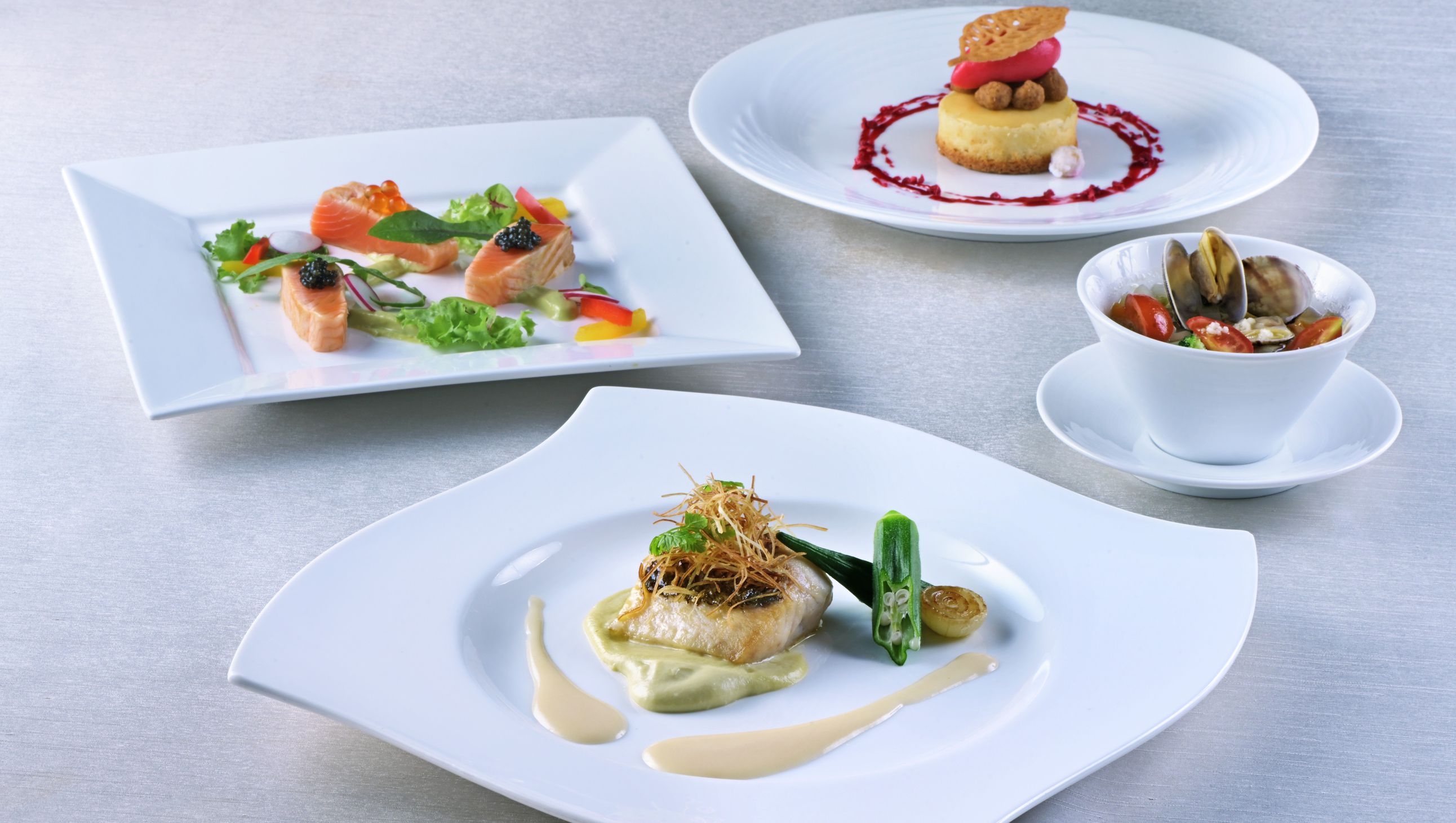 【夕朝食付き】カジュアルなディナーコース＆ワンドリンク付き