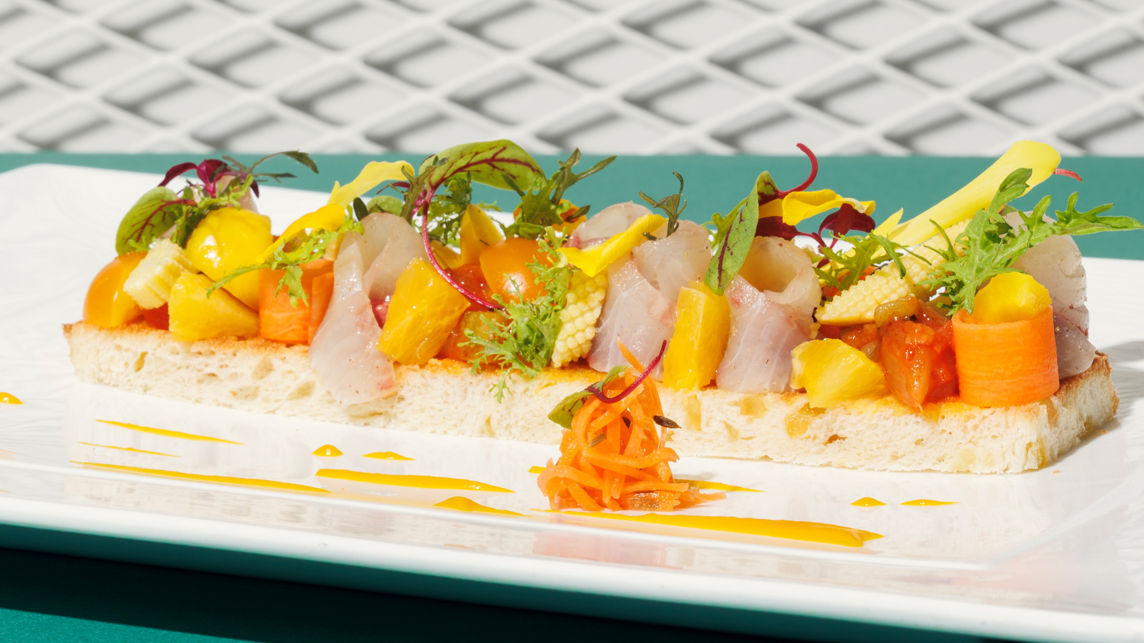 南山手タルティーヌ　長崎県産ヒラスにオレンジの香りを添えて