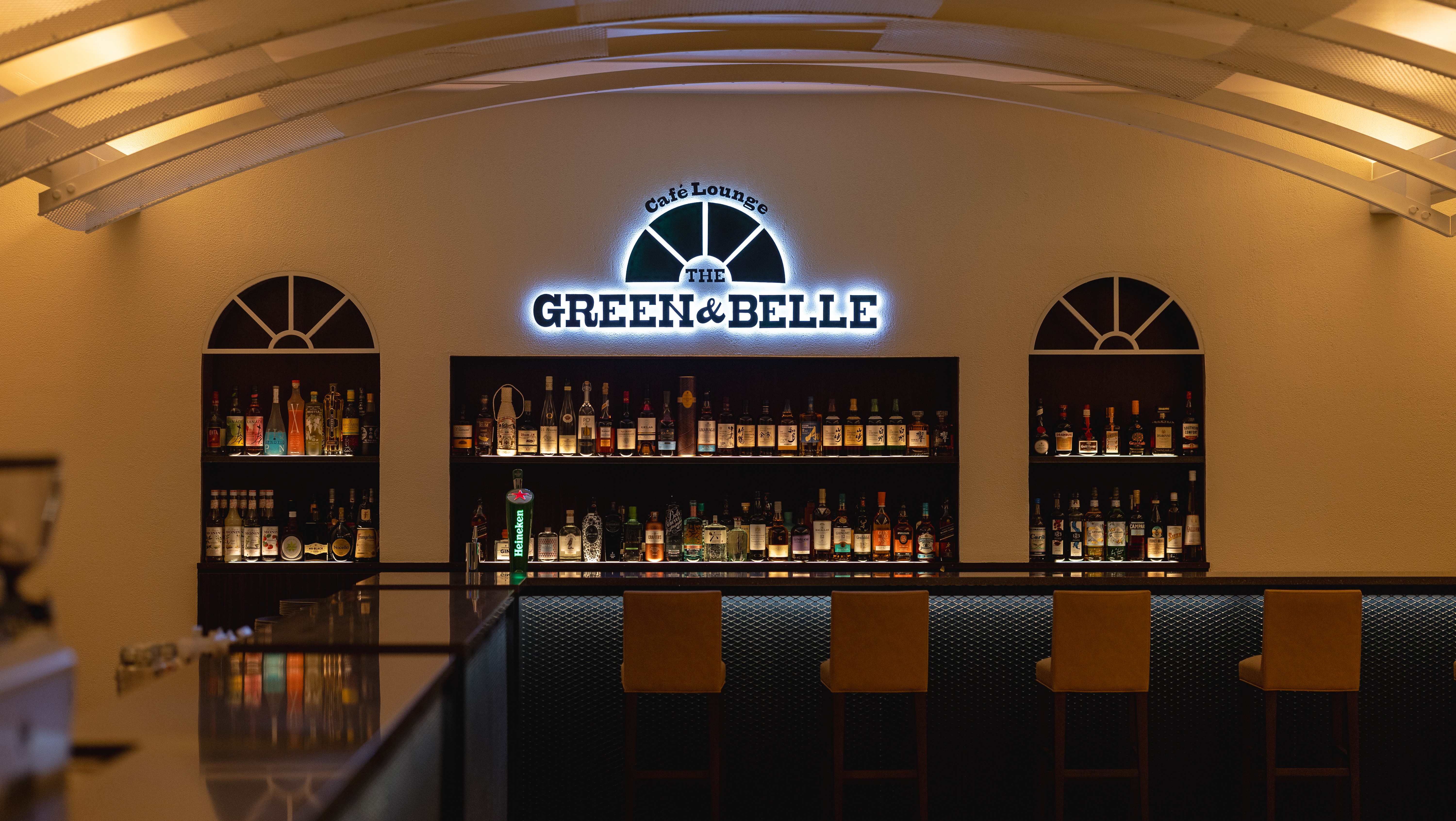 居留地をイメージした店内でゆったりとしたひと時を