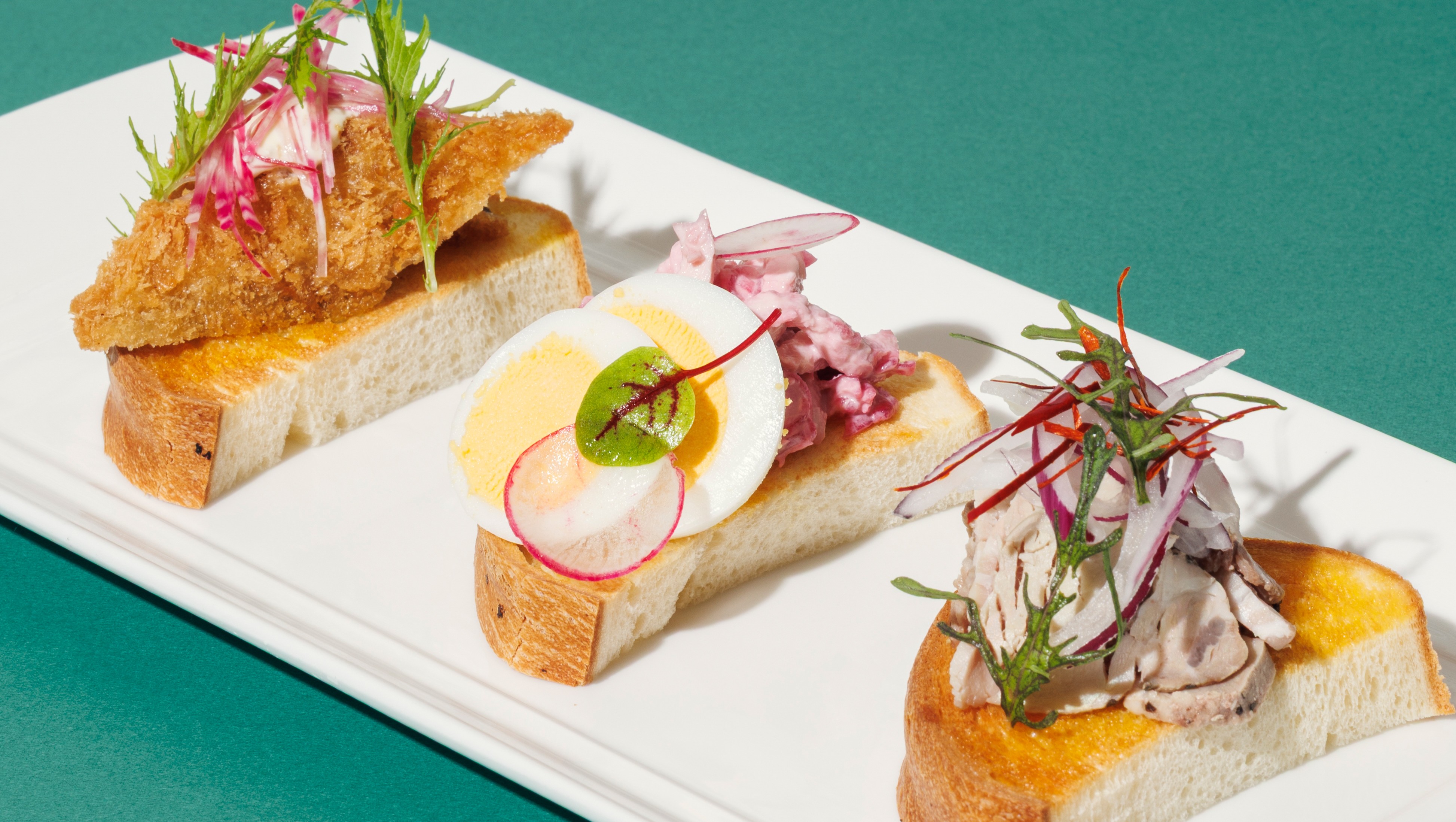 3種のスモーブロー　雲仙もみじ豚・長崎ハーブ鶏・アジフライ