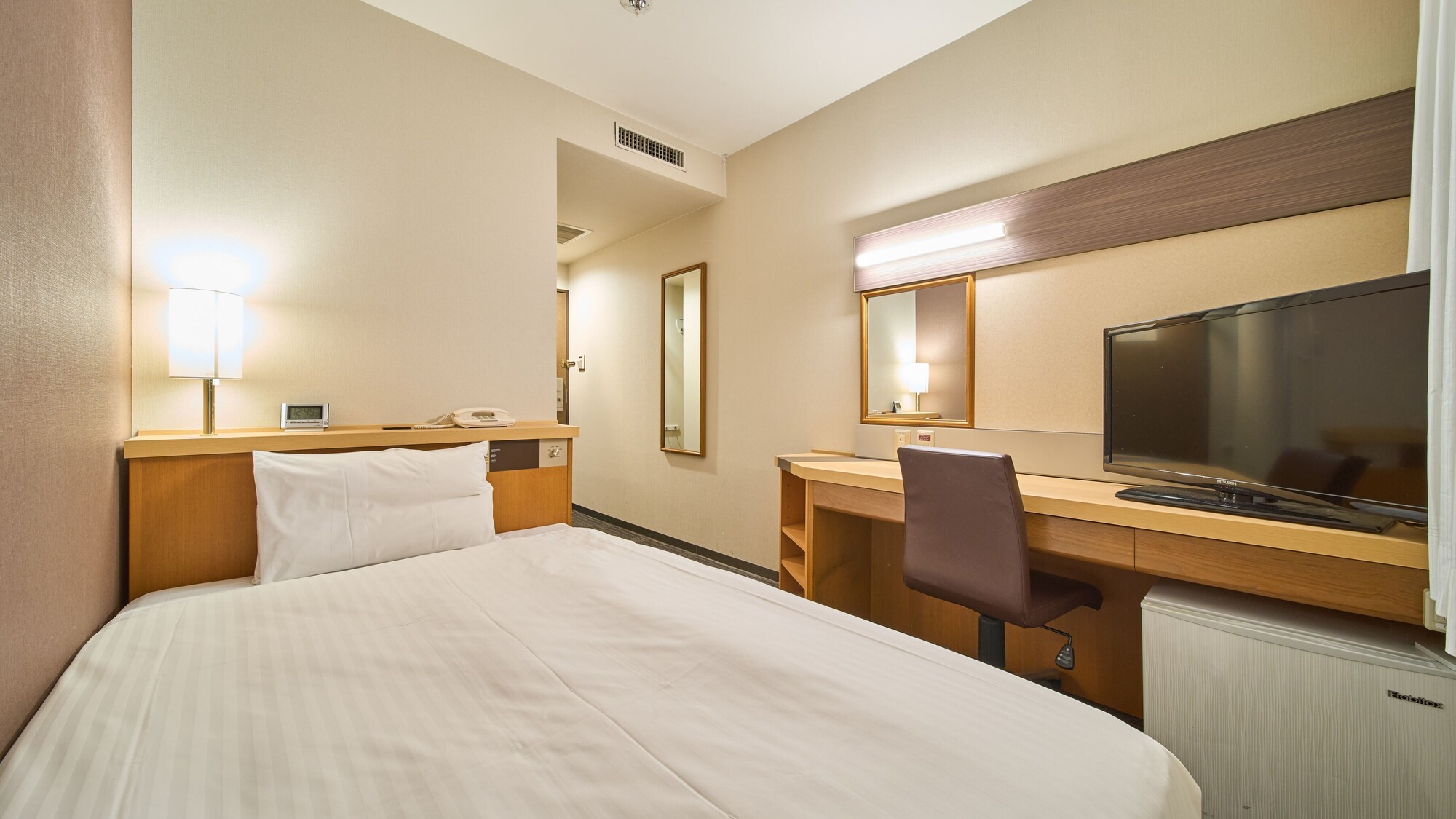 シングルルーム(12㎡ / ベッド幅123cm)