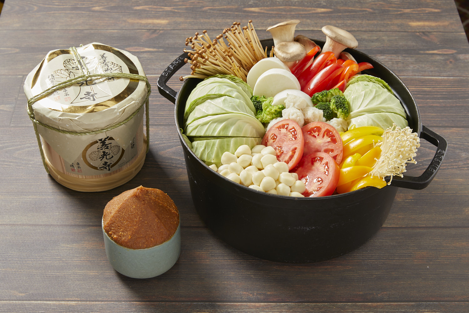 冬野菜の信州味噌トマトチーズ鍋