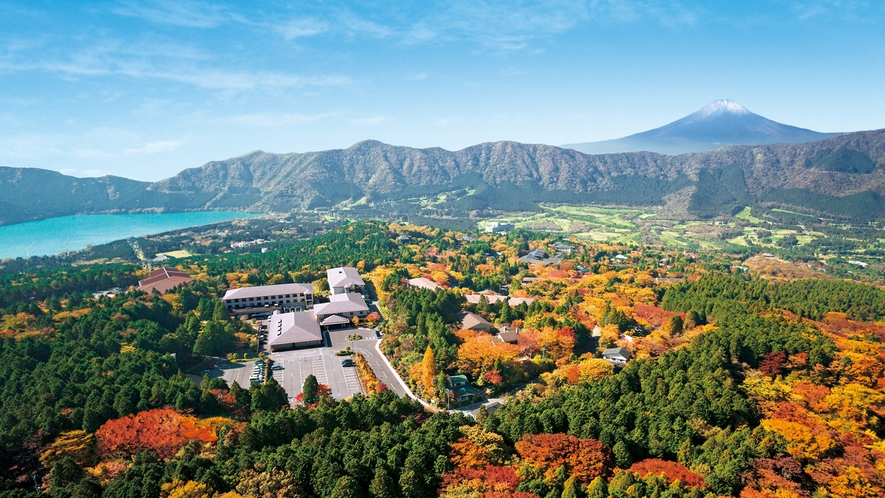 紅葉シーズンのホテル周辺景色