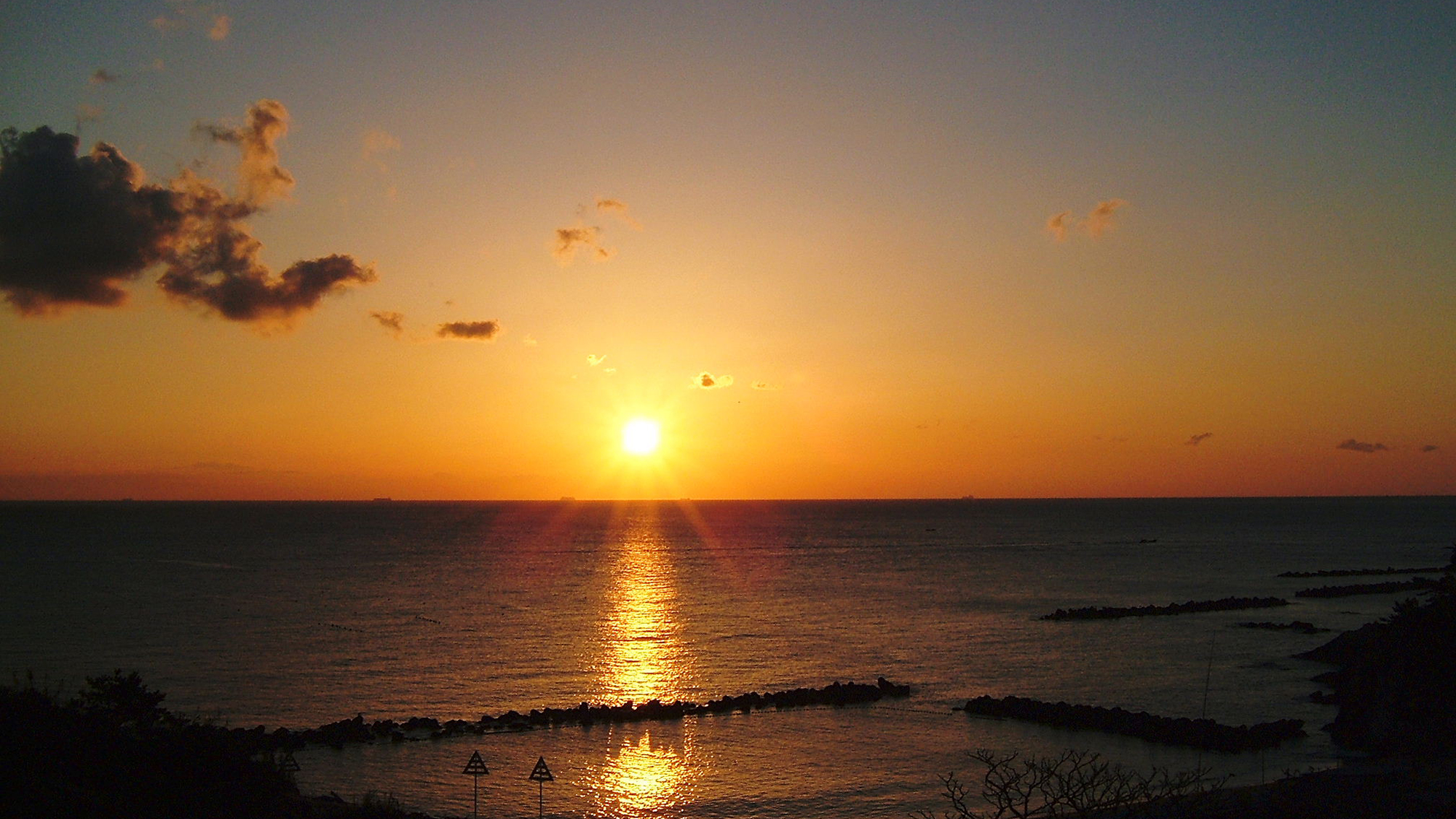 答志島の海　日の出や日没はまた違う顔を見せます　