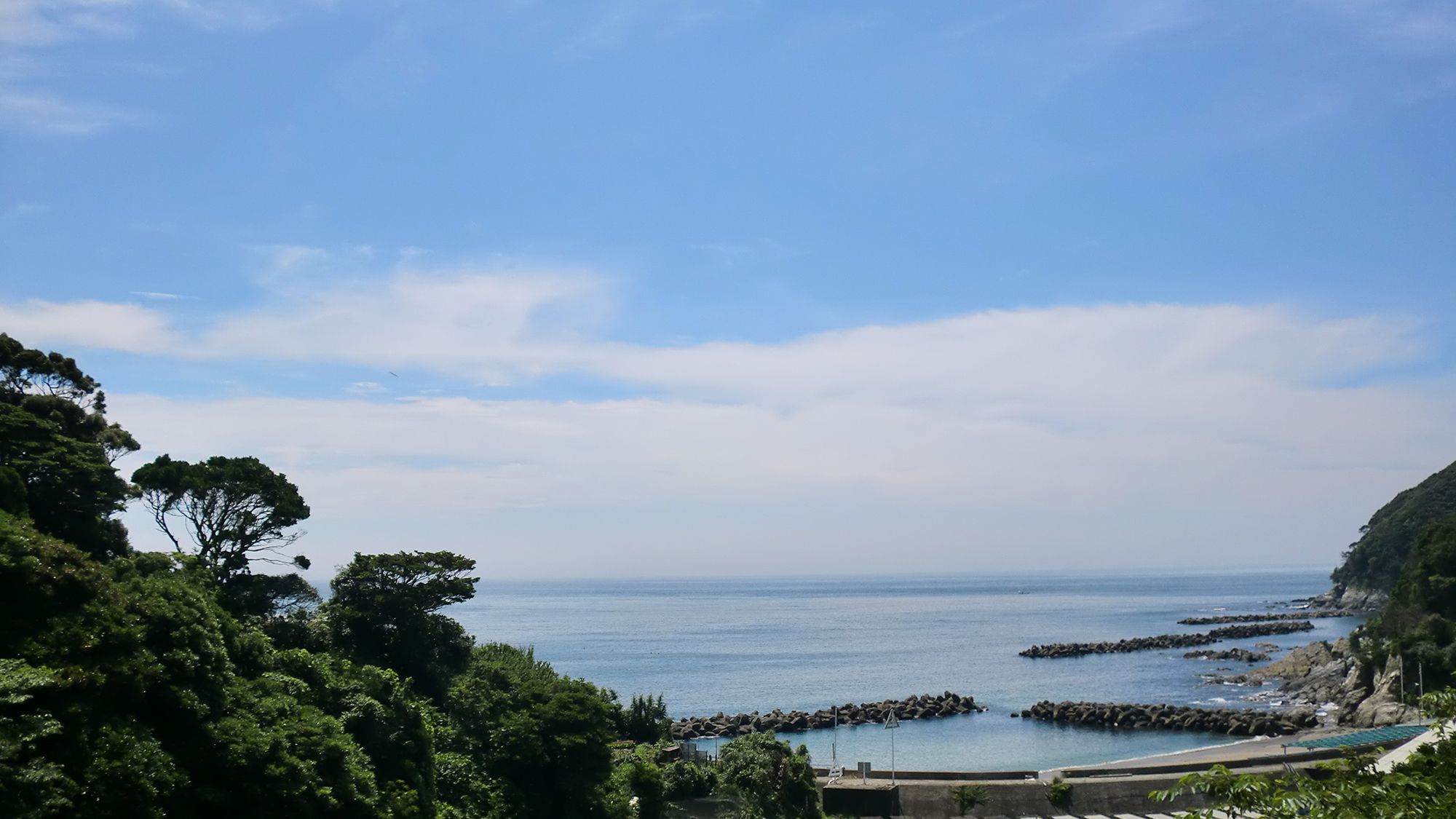 答志島　海と緑のコントラスト