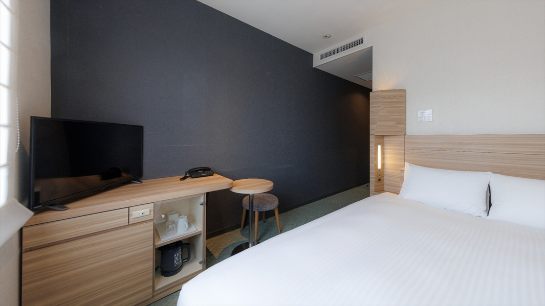 【スタンダードダブル（南館）15㎡】「コーラルグリーン」がアクセントの明るく洗練された空間 