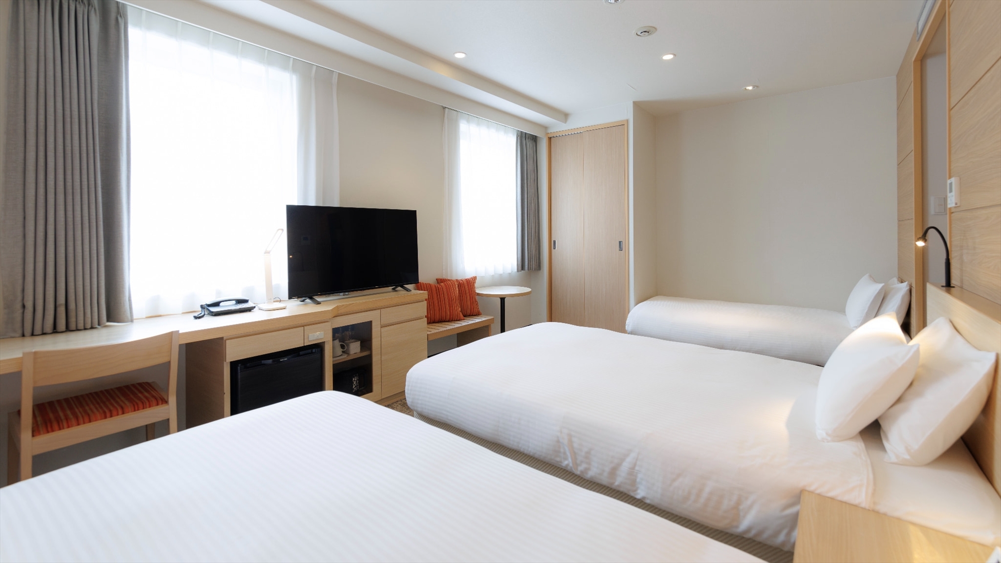 【デラックスツイン(南館) 30㎡】３名利用可能、ご家族やグループでのご利用に最適