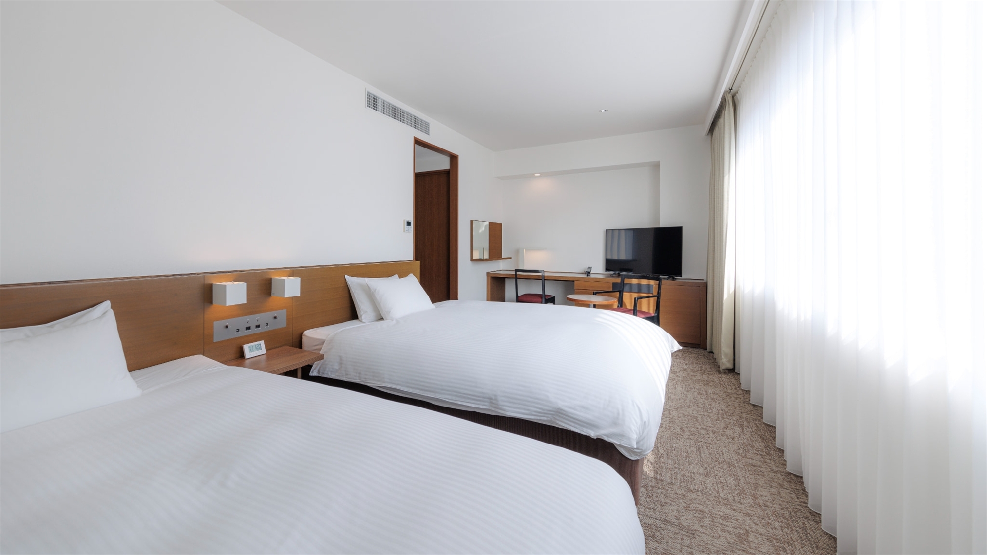 【デラックスツイン(北館) 33㎡】 ３名利用可能、快適にお過ごしいただける利便性の高いお部屋です。