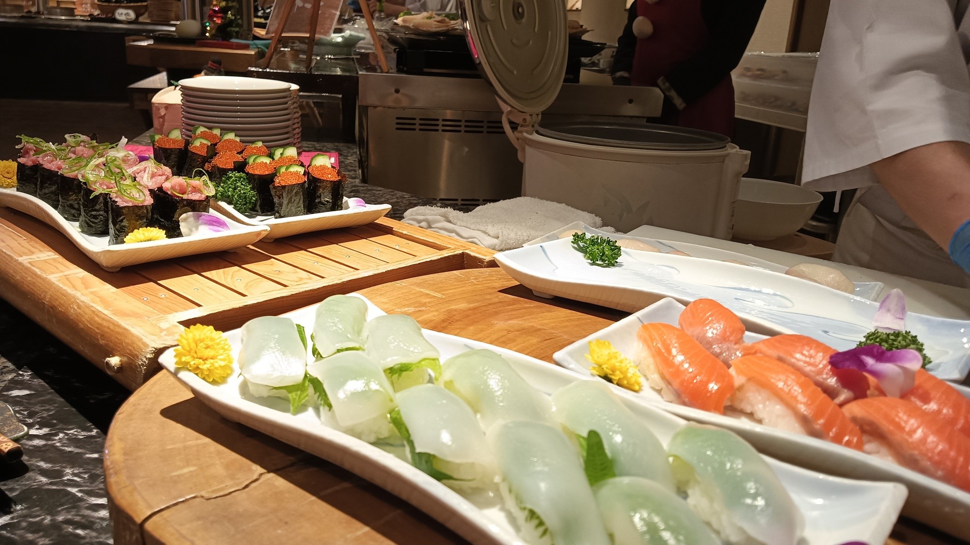 12/23・24・25の3日間限定！クリスマスビュッフェ　アルコール飲み放題とBINGO＆コンサート