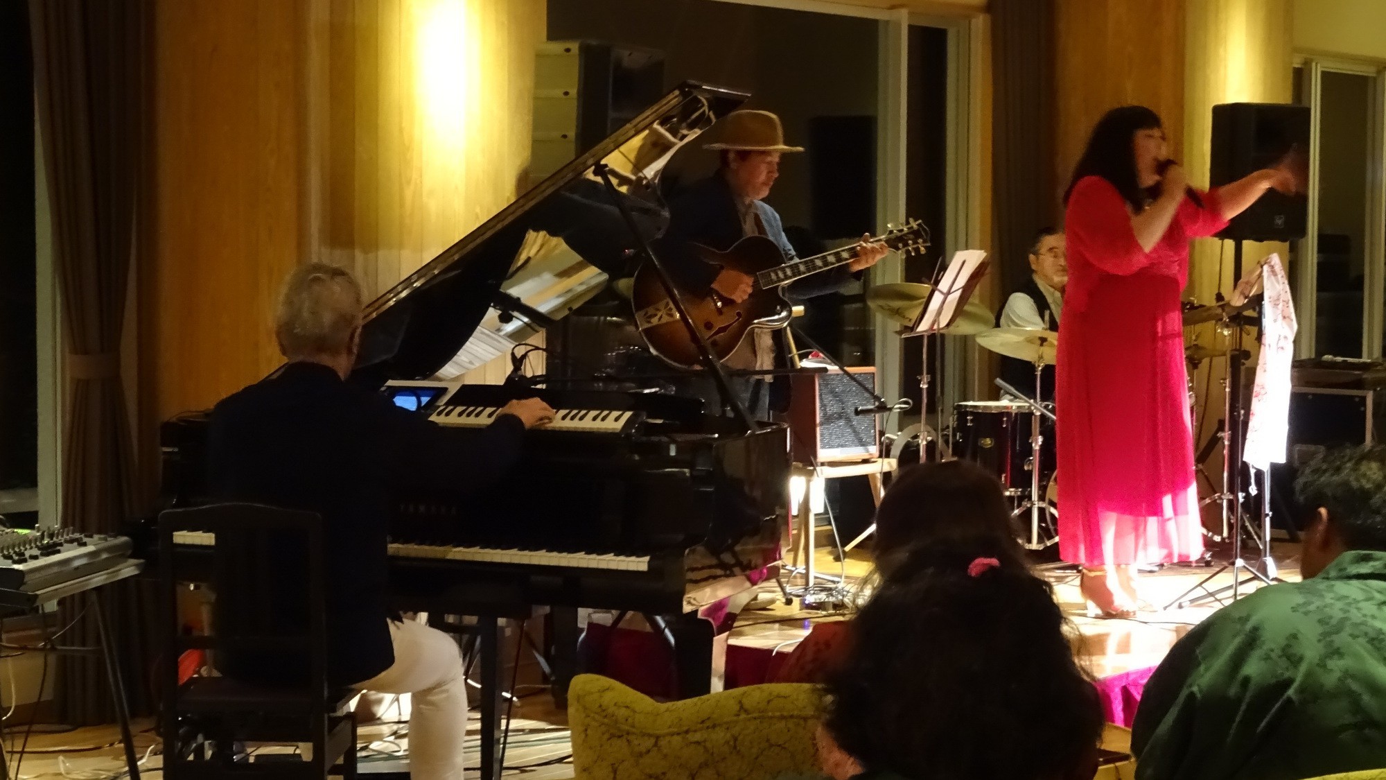 12/23・24・25の3日間限定！クリスマスビュッフェ　アルコール飲み放題とBINGO＆コンサート