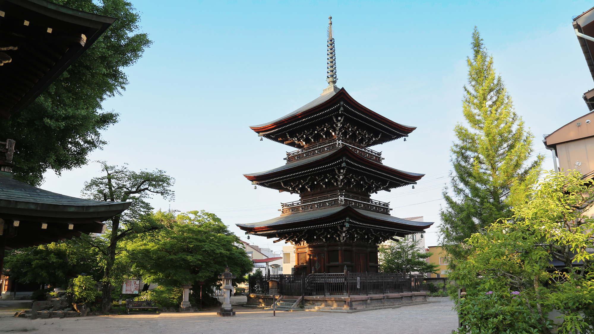 【周辺観光】「飛騨国分寺」荘厳な空気に包まれる三重塔