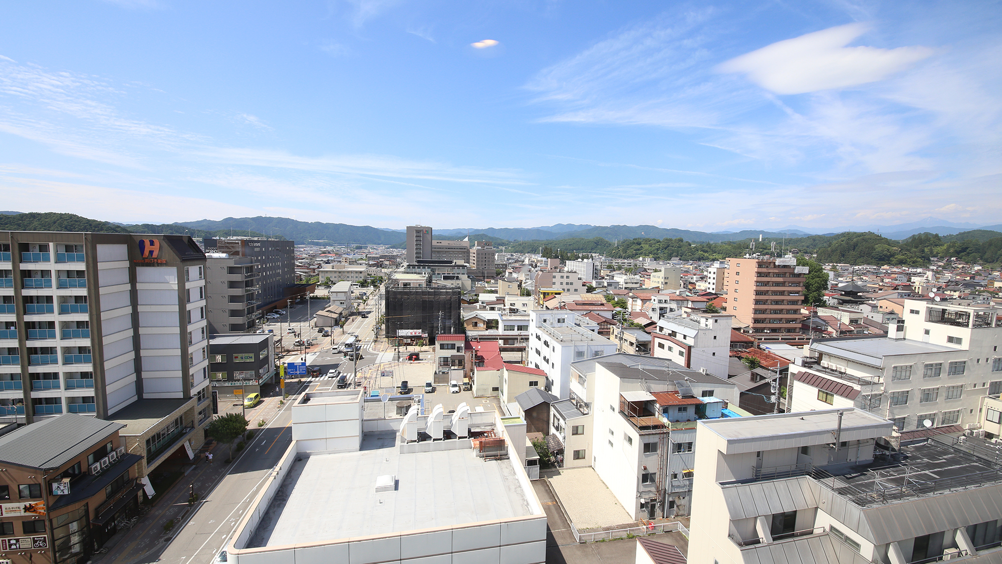 昼は穏やかに賑わいながらも、夜は心地よい静寂が包む飛騨高山のまち。