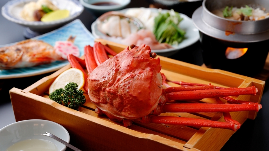 【港町寺泊　漁師料理】お刺身盛合せ＋姿造り２種食べ比べ×紅ズワイガニ１杯×名物浜焼き☆寺泊鮮度自慢