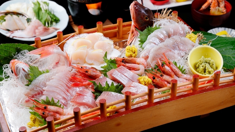 【港町寺泊　漁師料理】お刺身盛合せ＋姿造り２種食べ比べ×紅ズワイガニ１杯×名物浜焼き☆寺泊鮮度自慢