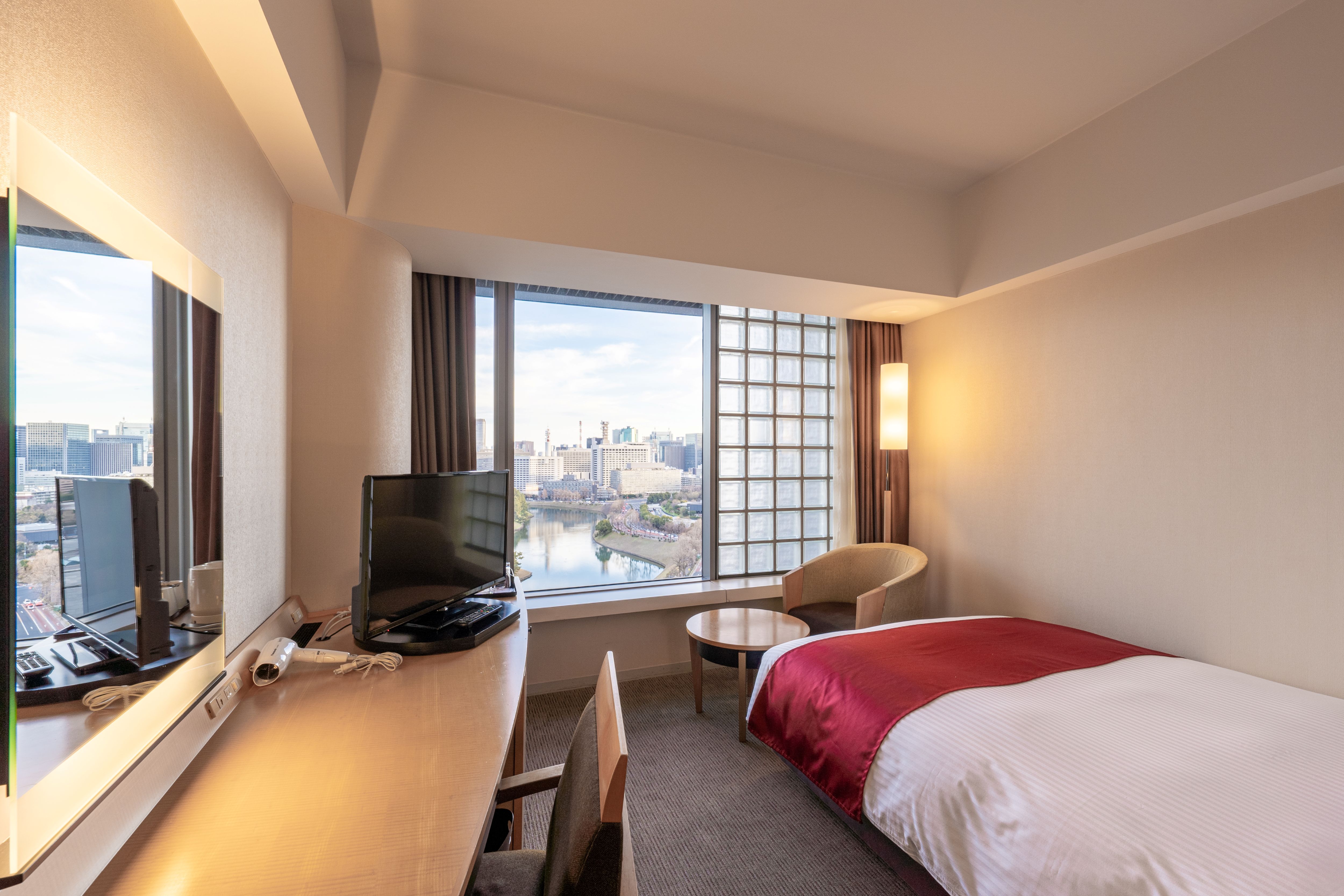 セミダブル（18㎡・皇居側）