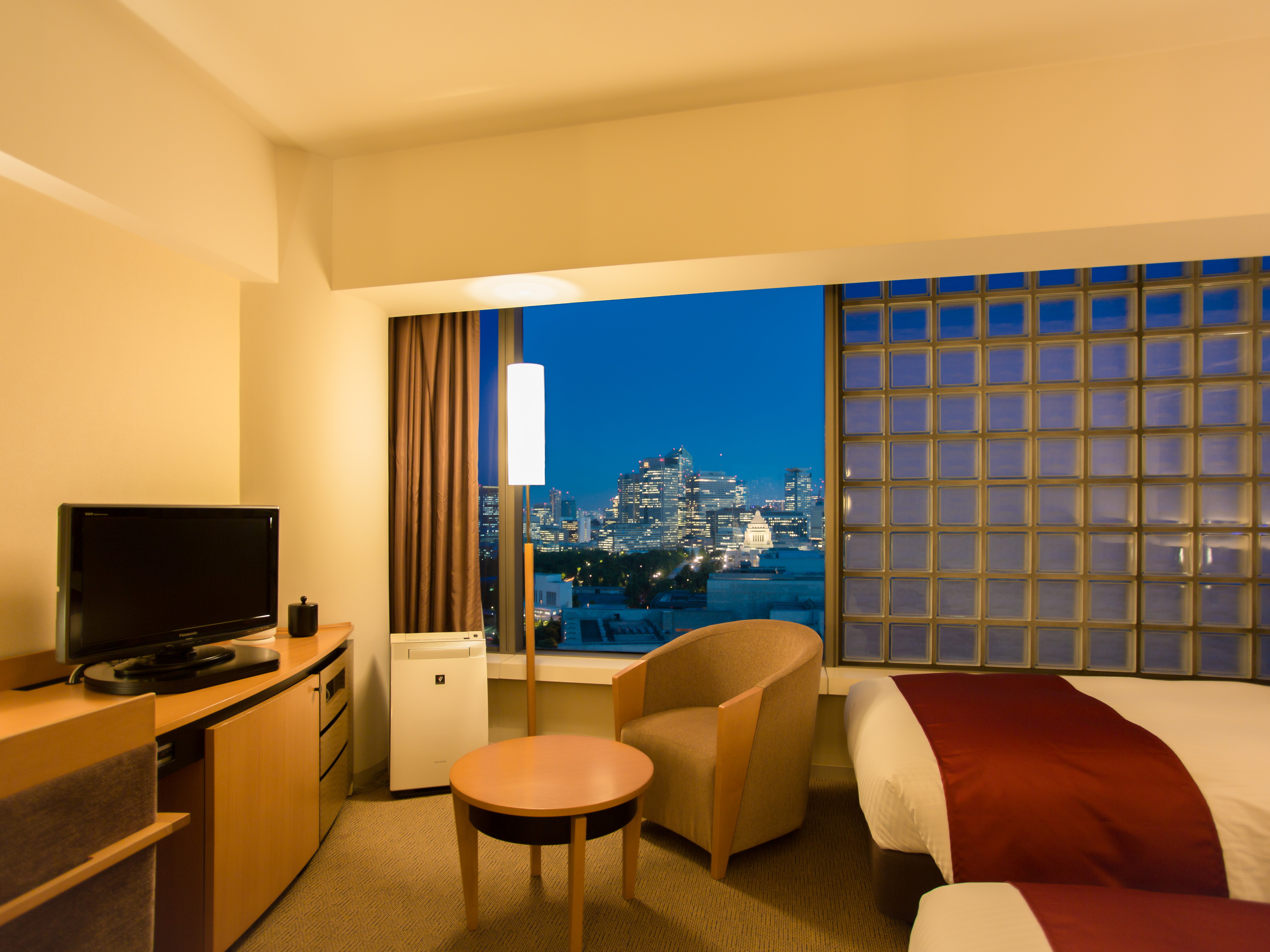 ツイン（28㎡・皇居側）