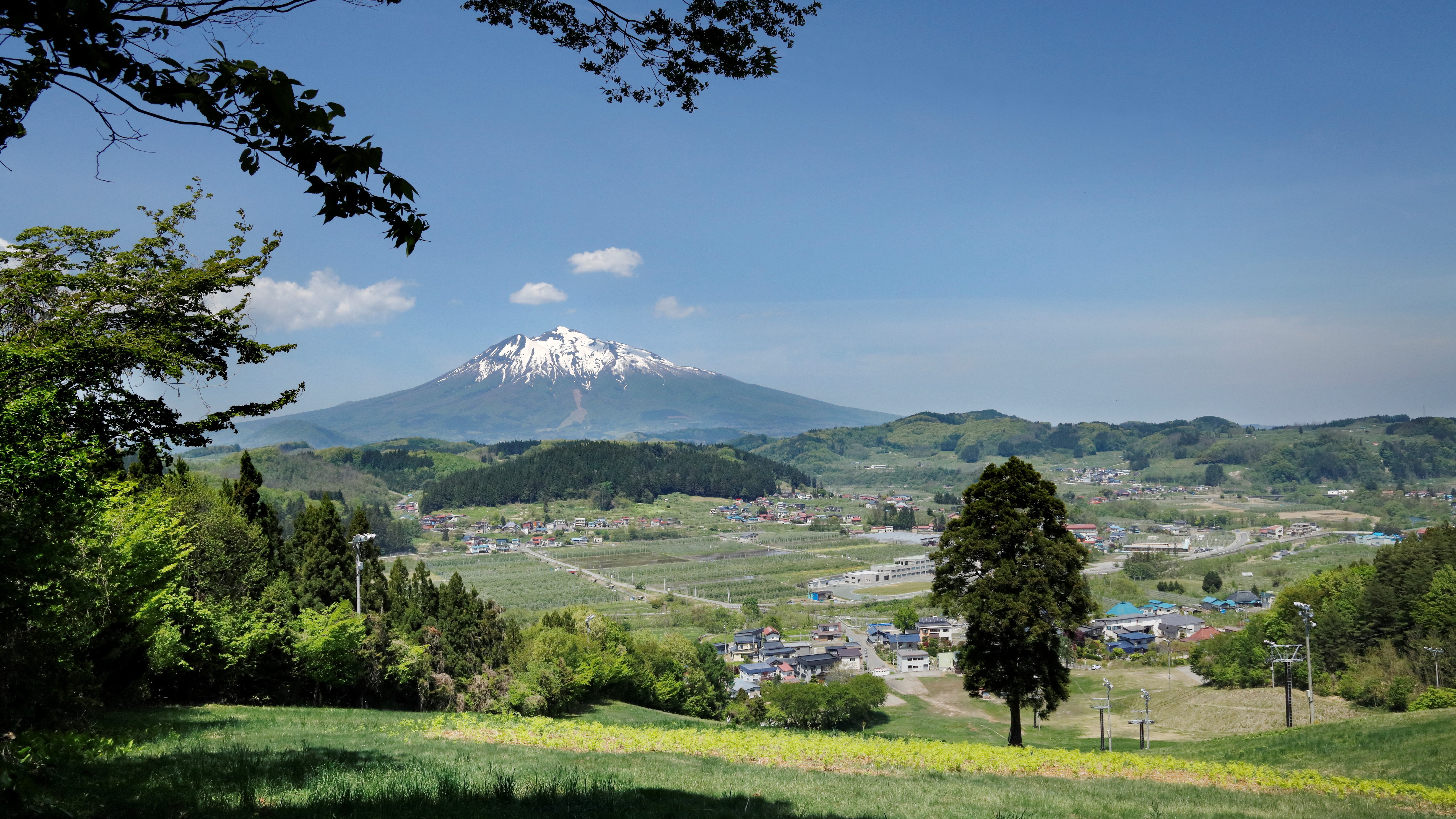 スキー場からの岩木山