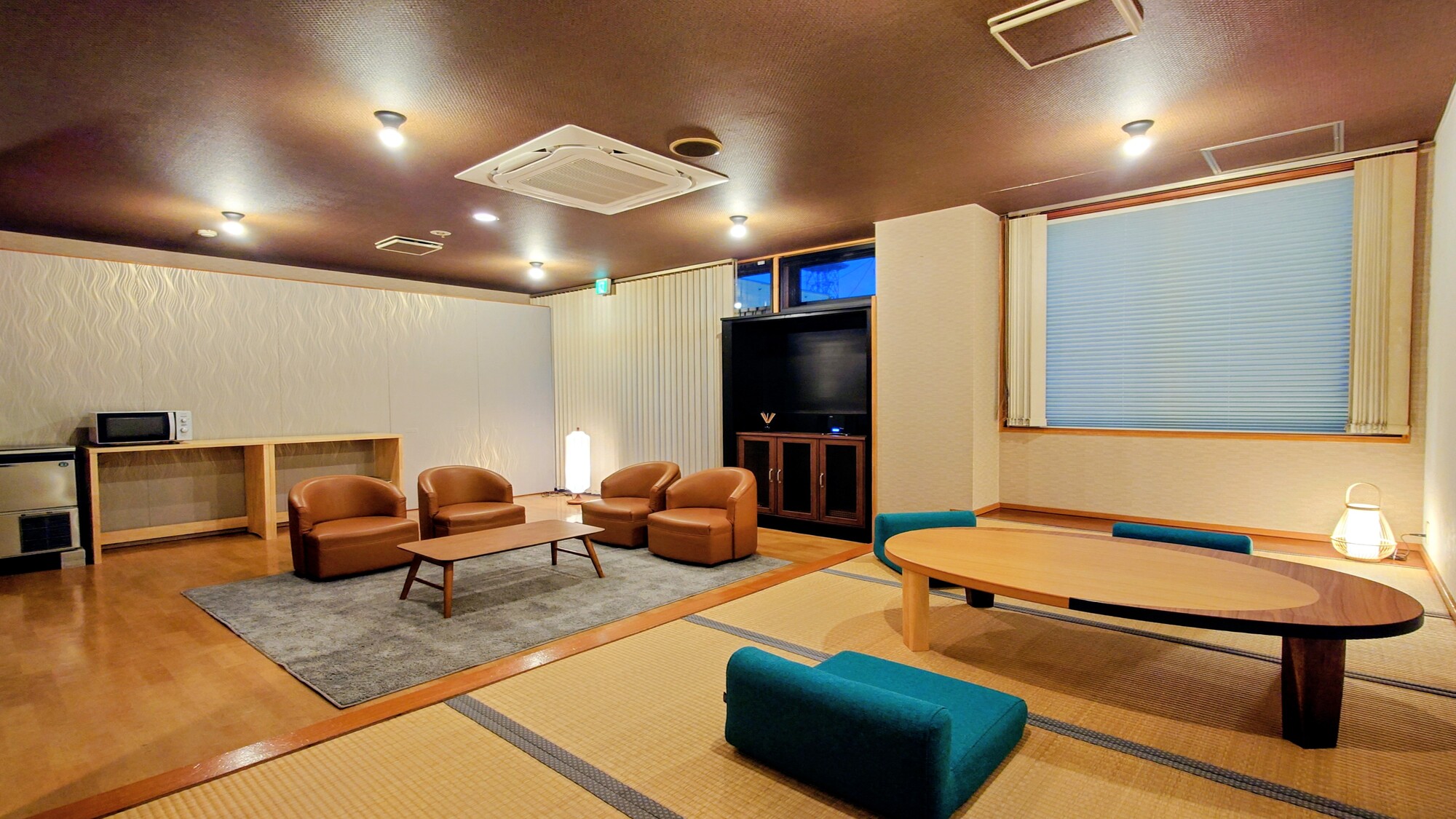【別館・ロビー】お仕事の作業や団欒にご利用いただけます