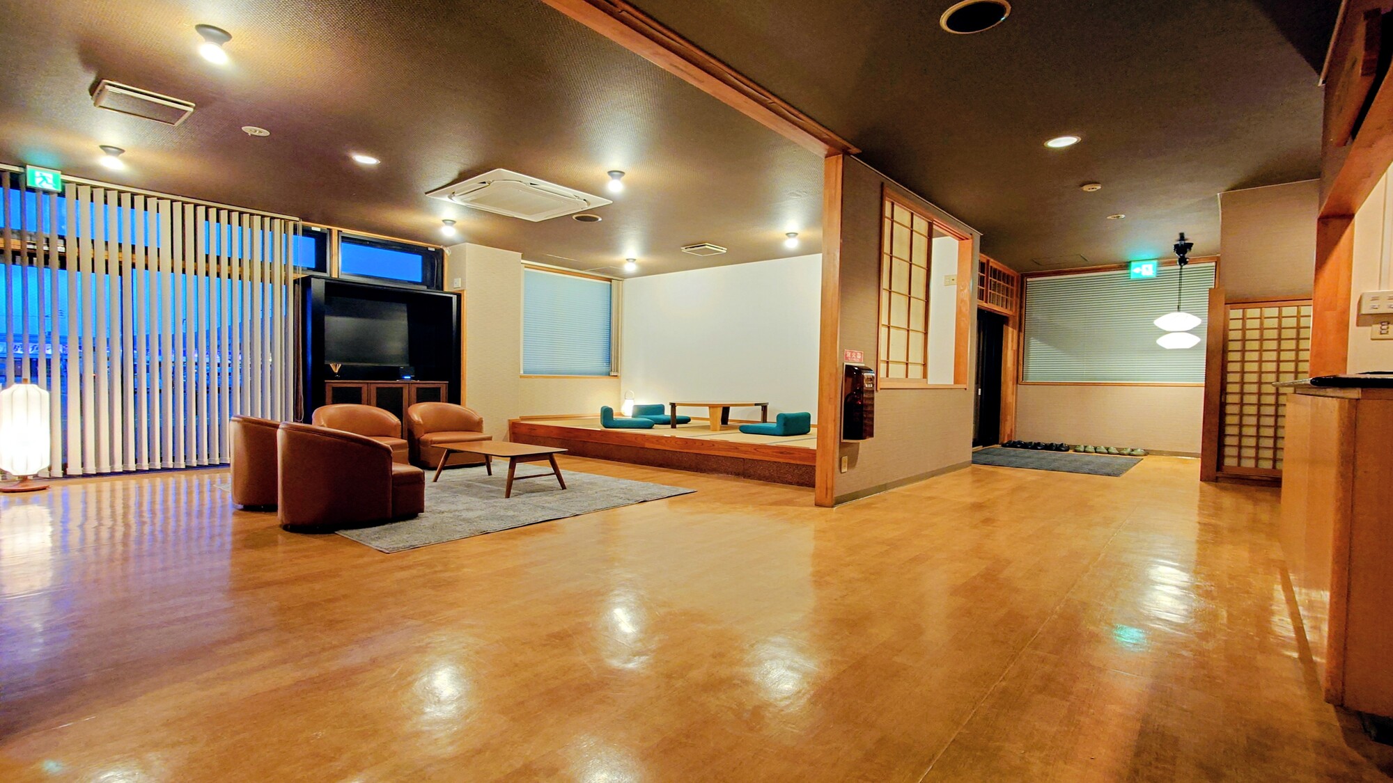【別館・ロビー】お仕事の作業や団欒にご利用いただけます