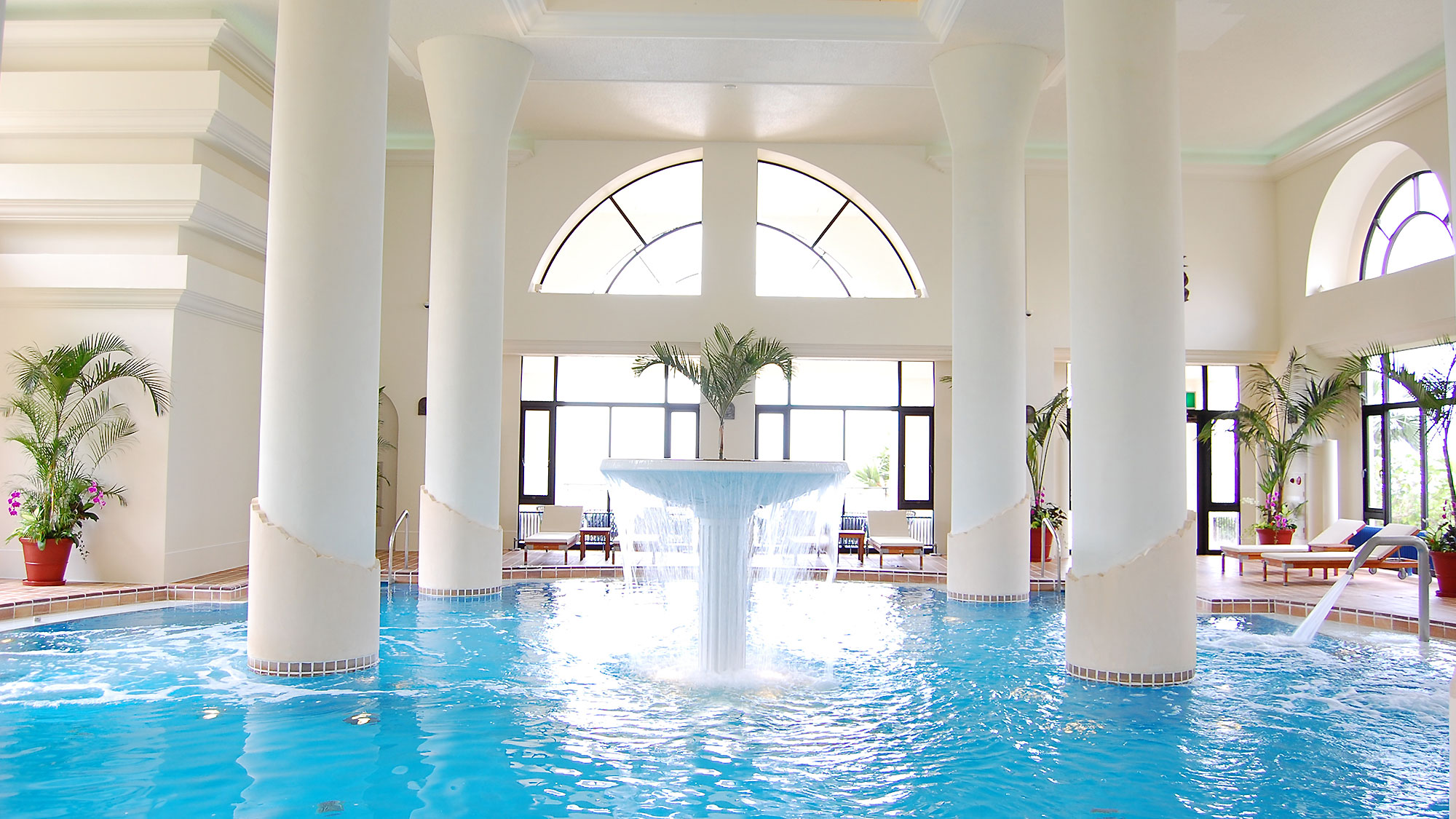 ホテル日航アリビラのリラクゼーションプール