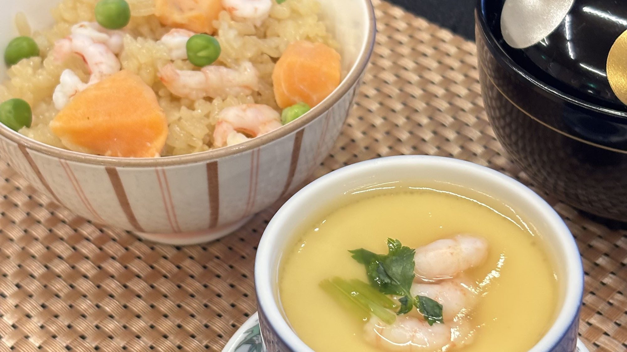 【南蛮海老会席-蒸し物・食事】南蛮海老の茶椀蒸し・海鮮炊き込みご飯