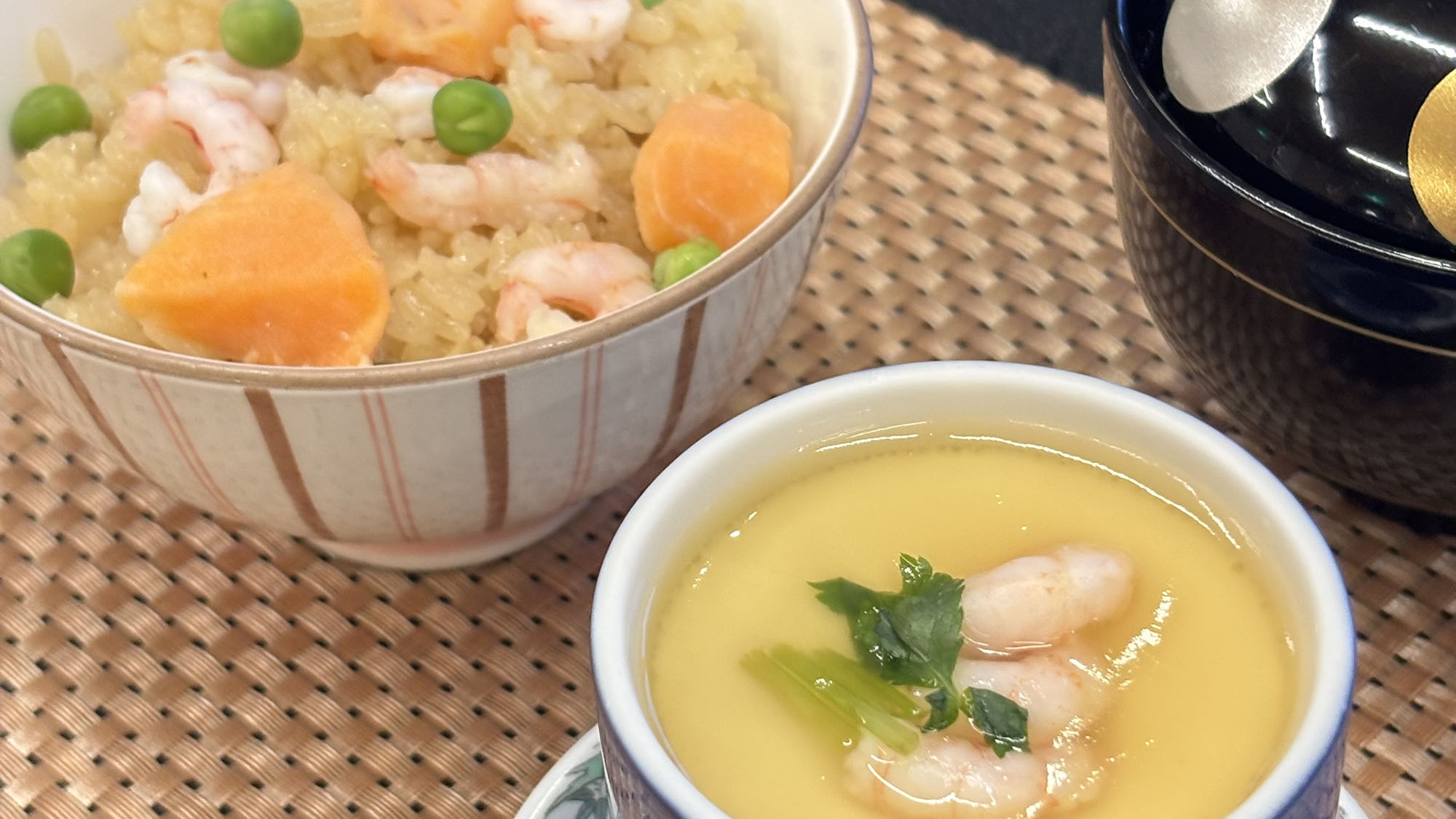 【南蛮海老会席-蒸し物・食事】南蛮海老の茶椀蒸し・海鮮炊き込みご飯