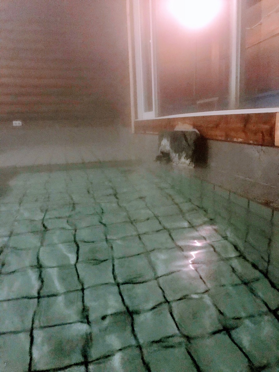 【源泉かけ流し温泉】ナトリウム・カルシウムー塩化物温泉　毎日、新しい湯を入れ替えております