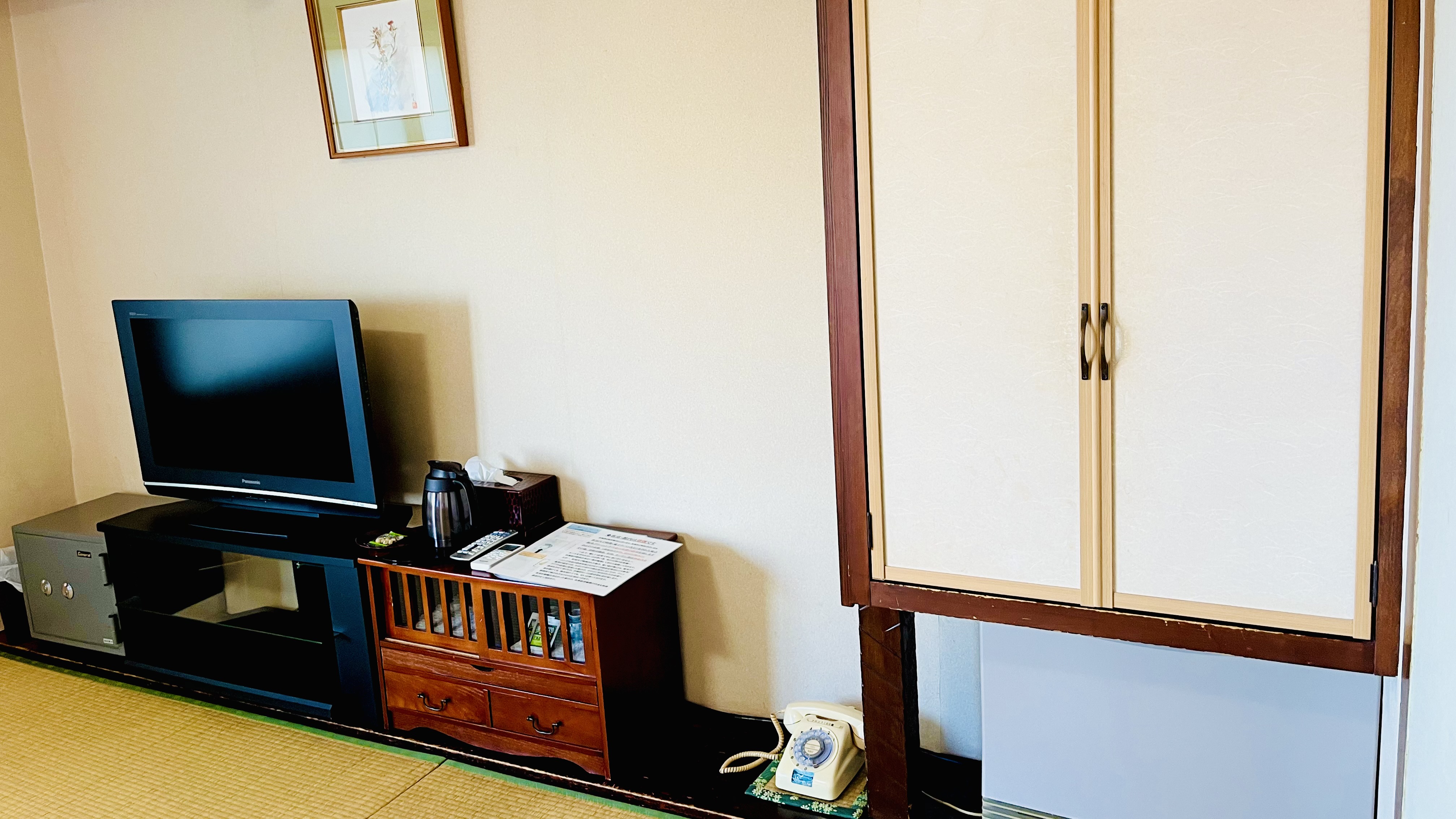 【和室ツインベッド付き】テレビ・お茶セット