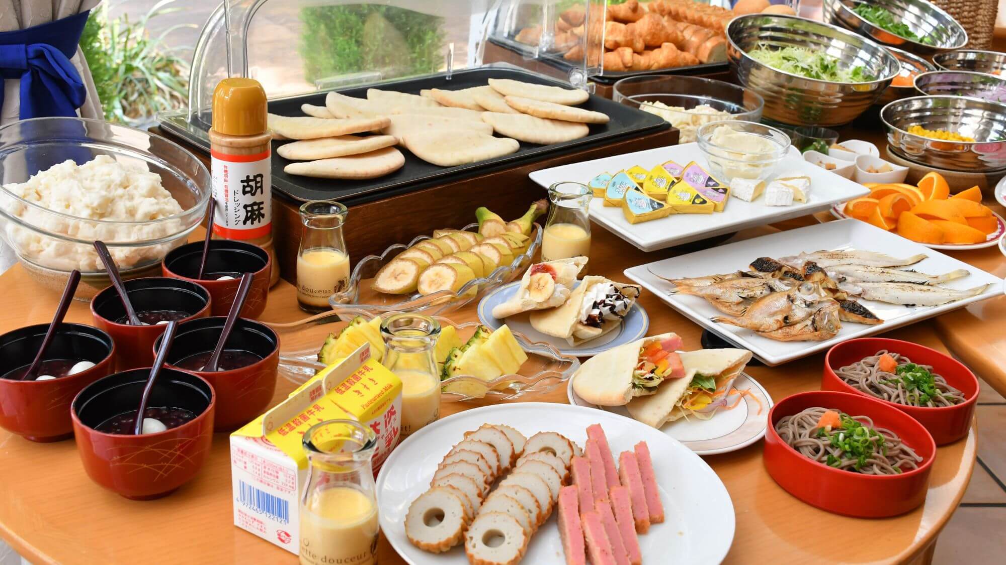 【朝食バイキング】定番メニューから郷土の味覚まで、多数取り揃えた和洋朝食バイキング