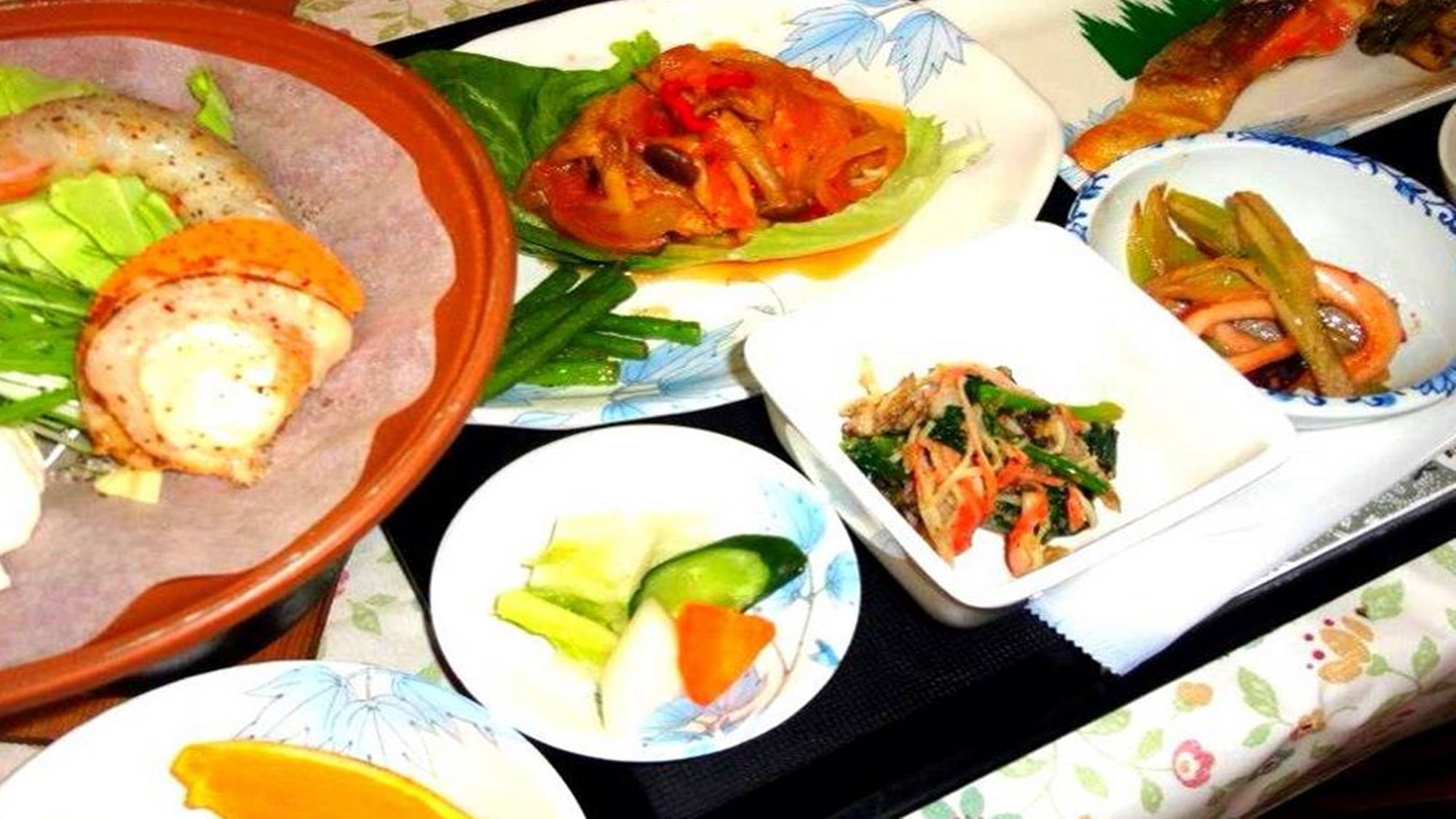 *夕食一例/地元の素材を使用したお食事をご用意しております。