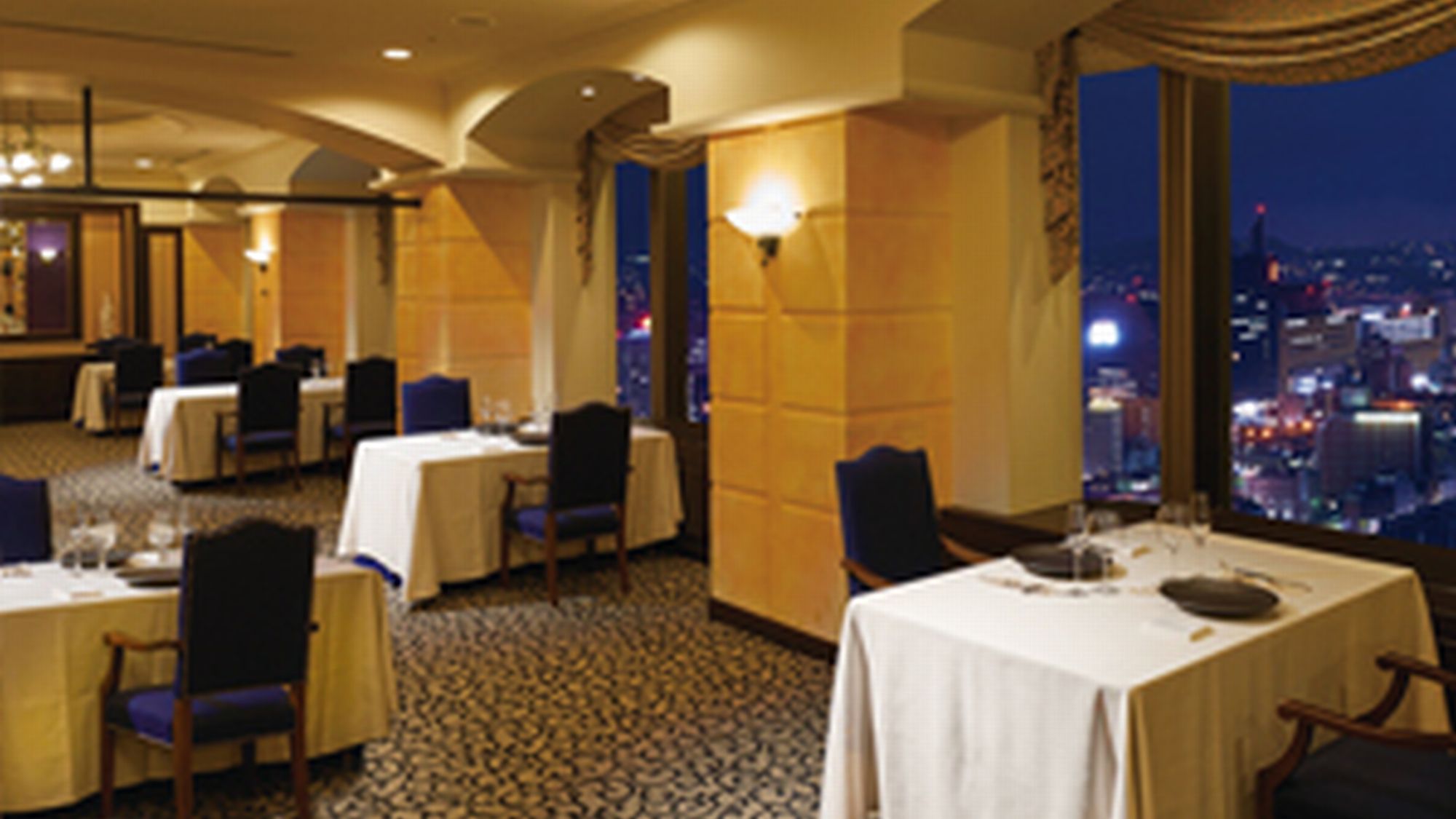 28階【レストラン シャンボール】北九州の夜景を一望できるフレンチレストラン